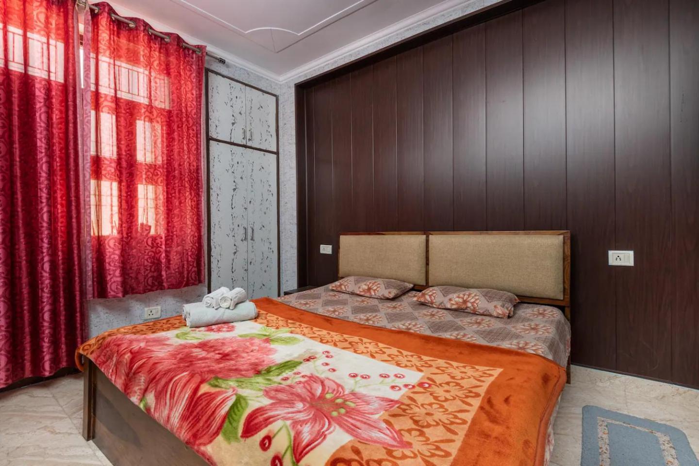 103 Cozy Flats 2 Bhk Flat,near Airport Delhi *