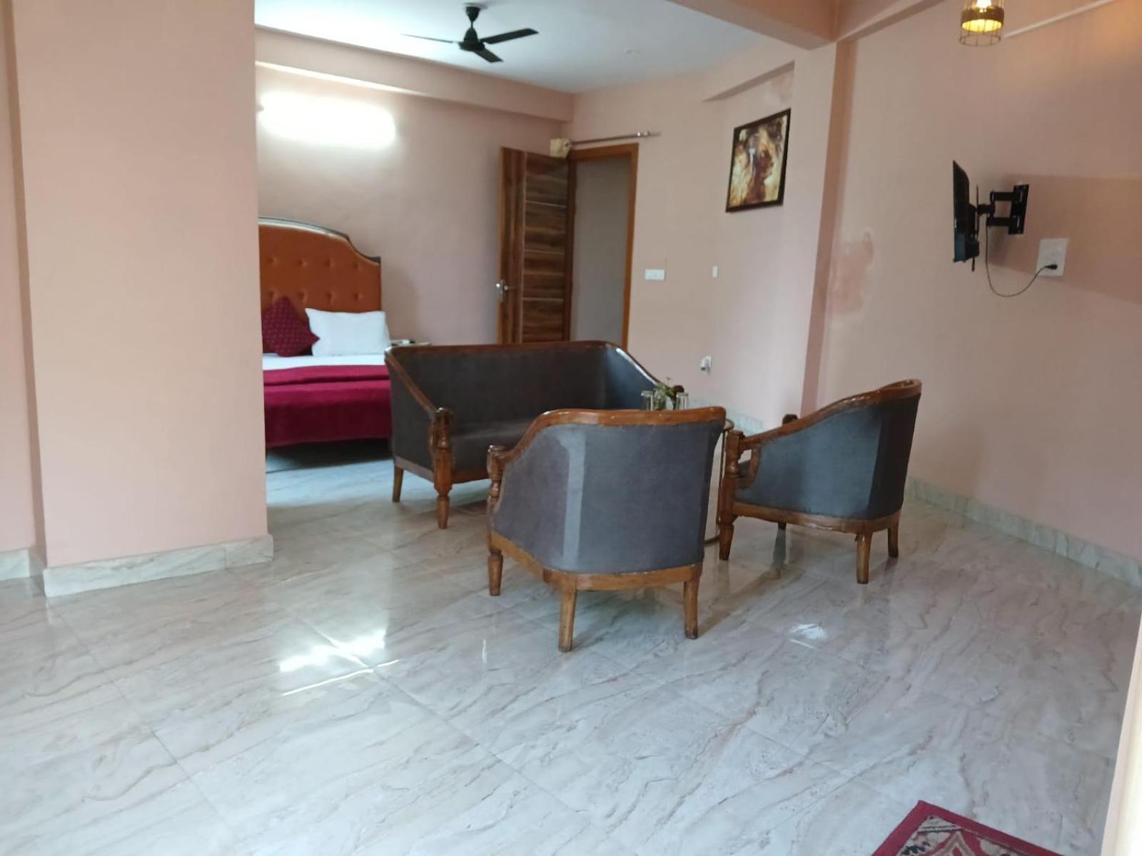 Bharat Vandana Hotel 3*