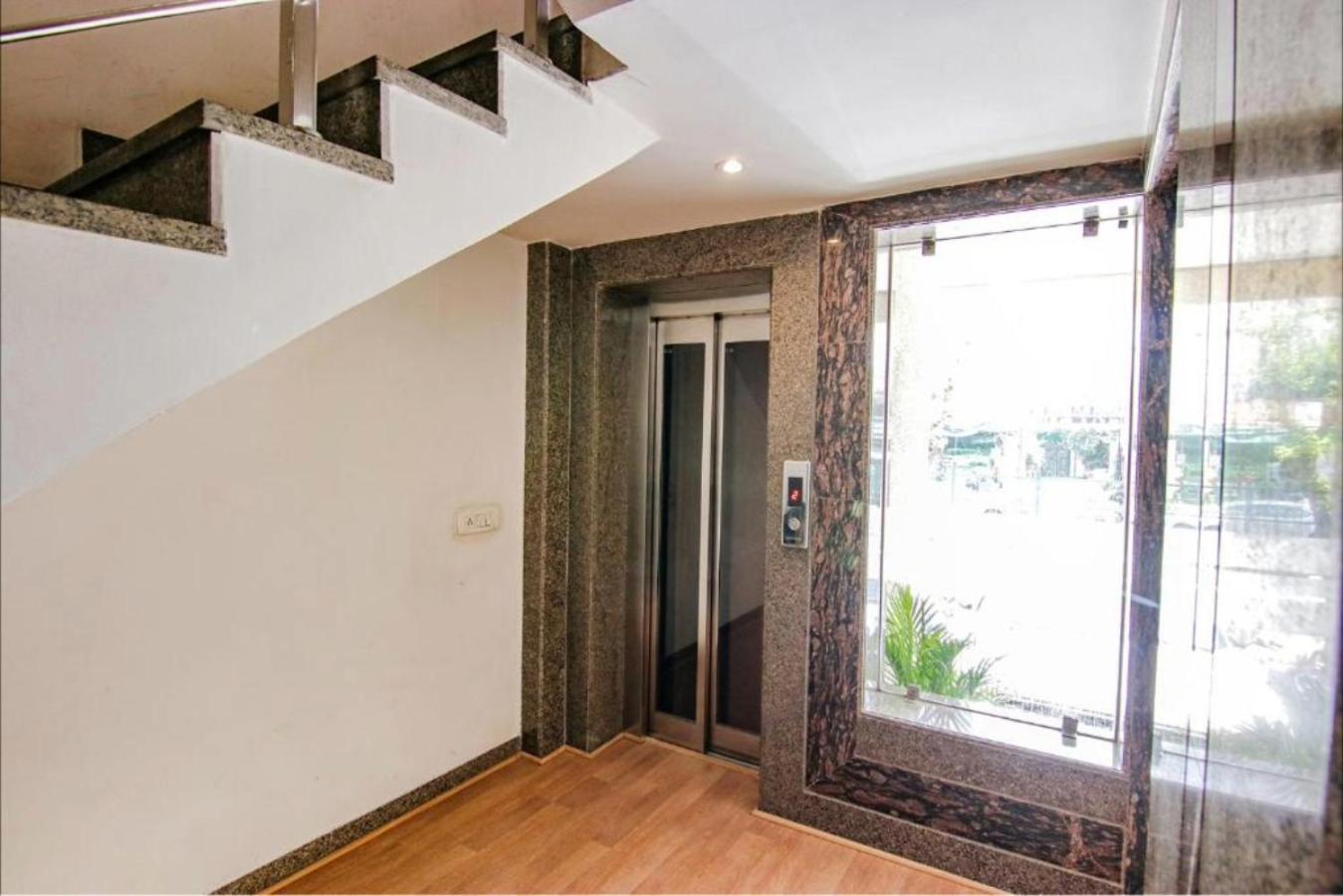 Divine Residency By Jmd Group Near Yashobhoomi & Delhi Igi Airport Hotel