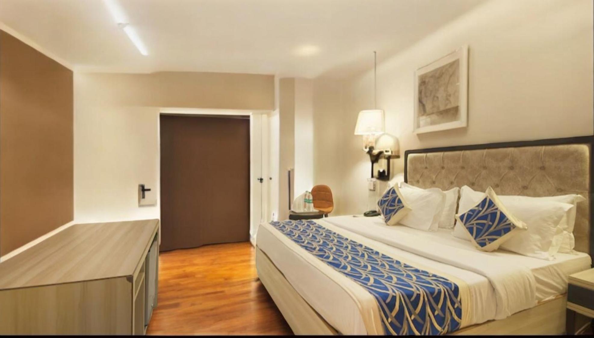The Almora International -with Free Airport Transffer Hotel New Delhi