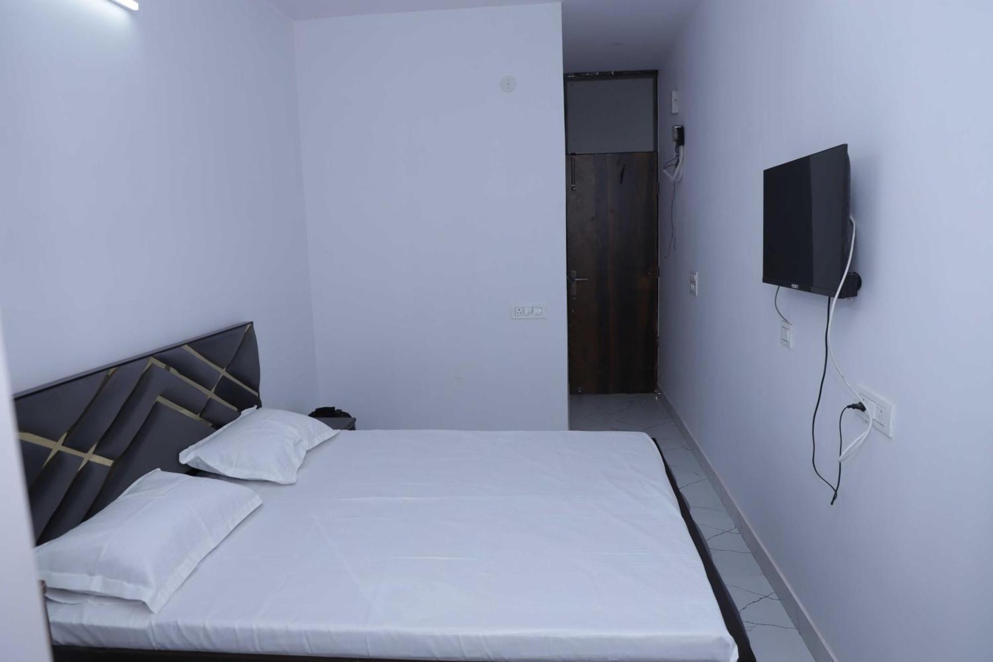 O Host 3* New Delhi