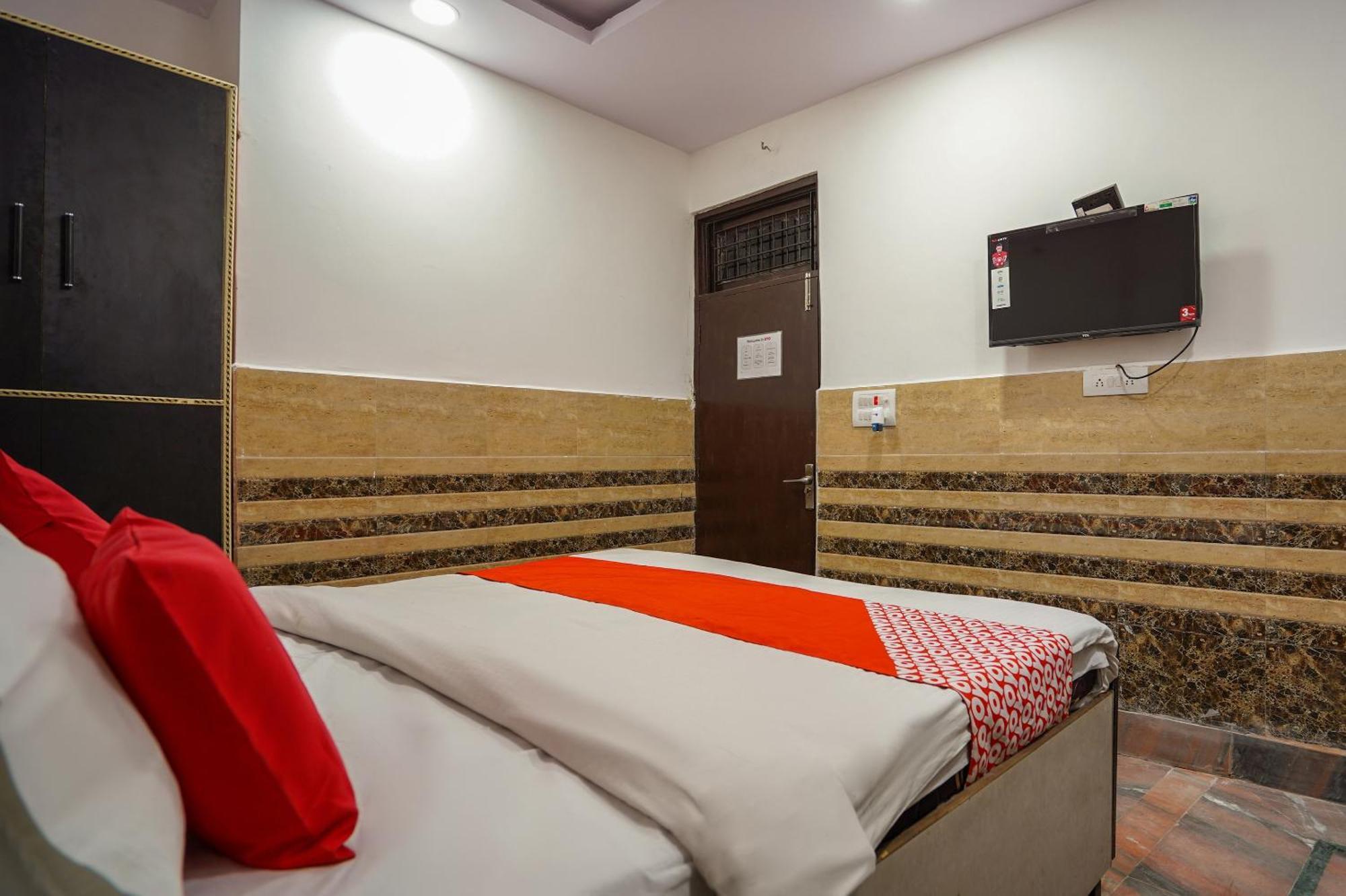 Hotel O O Crystal Delhi (National Capital Territory of India)