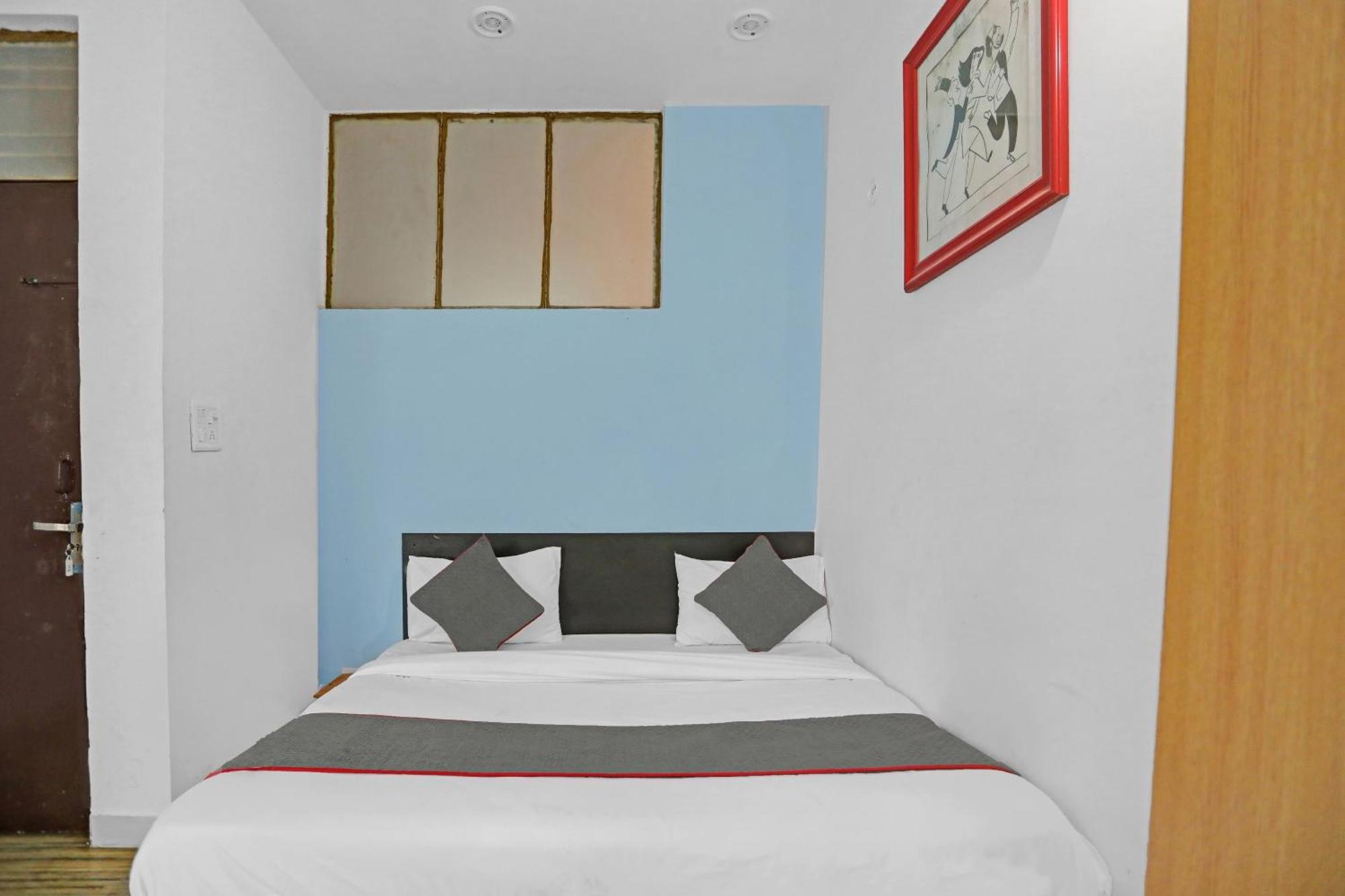 Hotel Collection O Jps Near Pvr Vikaspuri