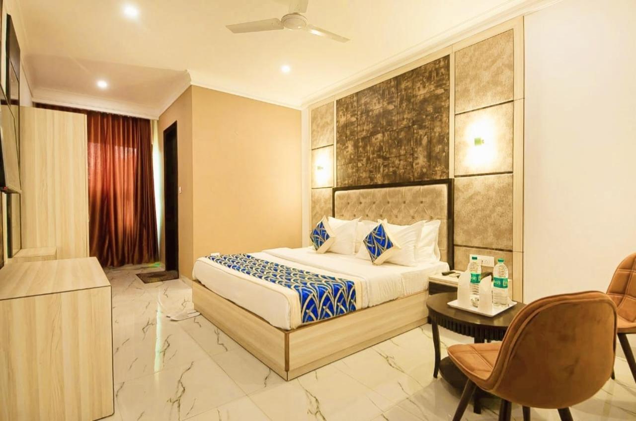 The Almora Residency - Complimentary Airport Trasnfer Hotel New Delhi