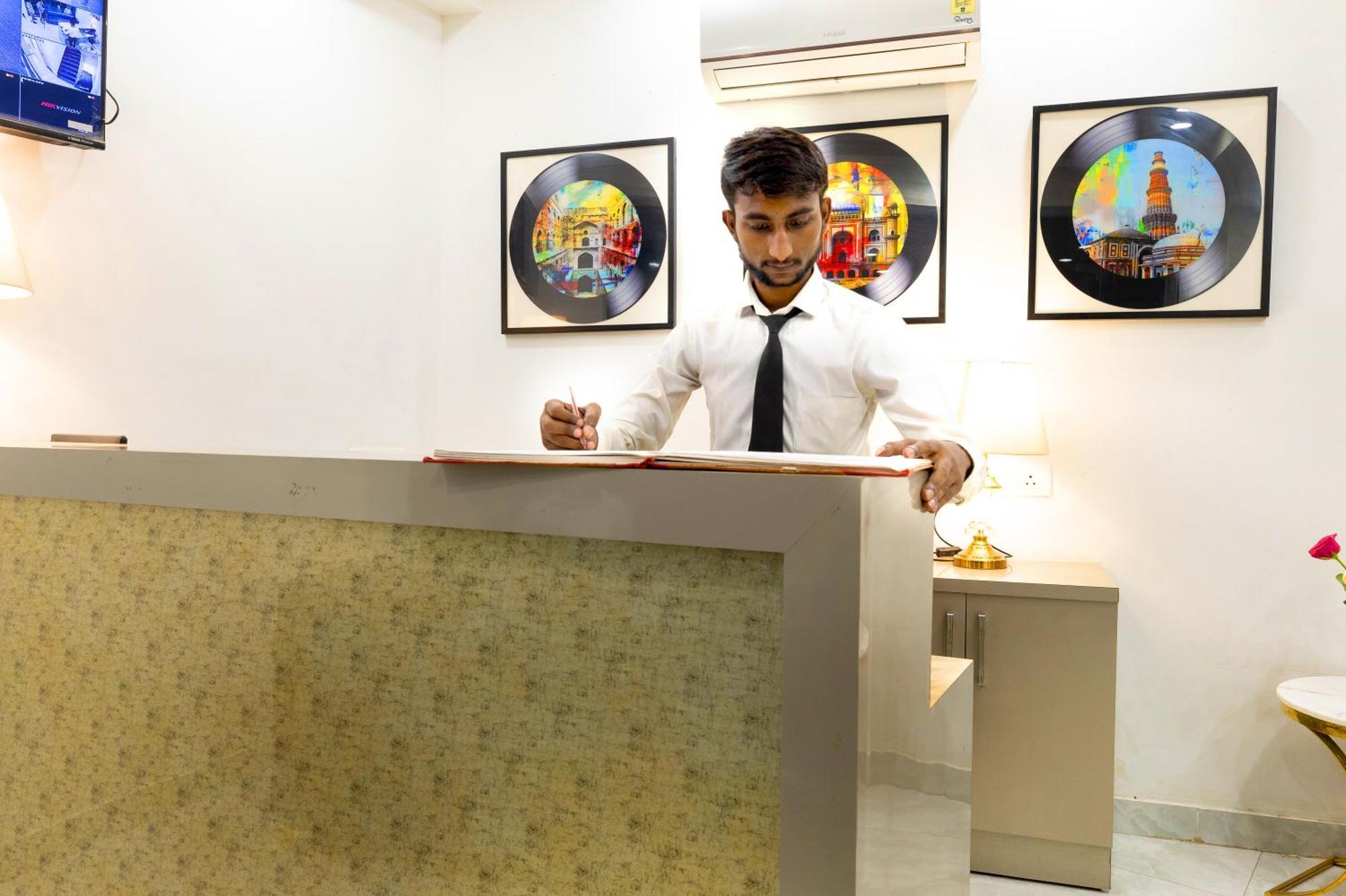 Opo The Black Eye Hotel 3*