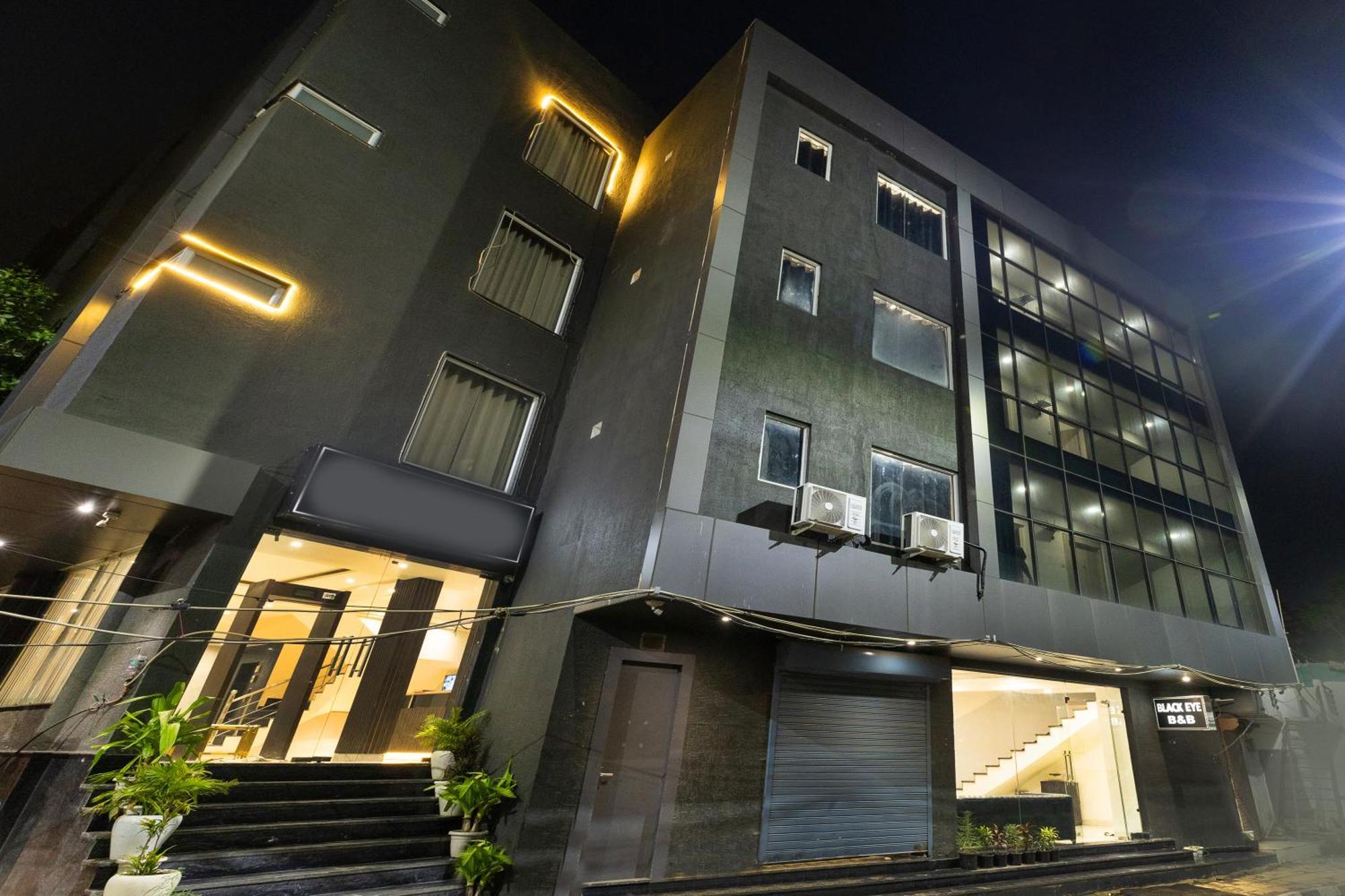 Hotel Opo The Black Eye