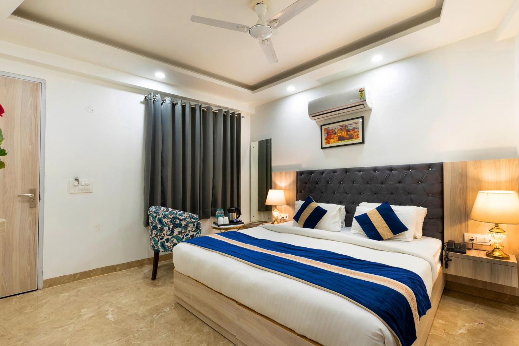 Opo The Black Eye 3* New Delhi