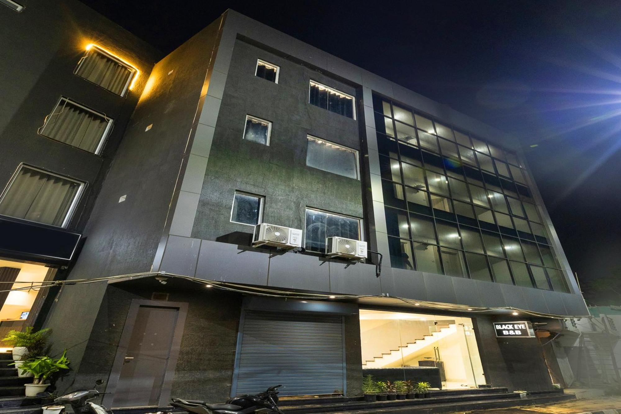 Opo The Black Eye Hotel