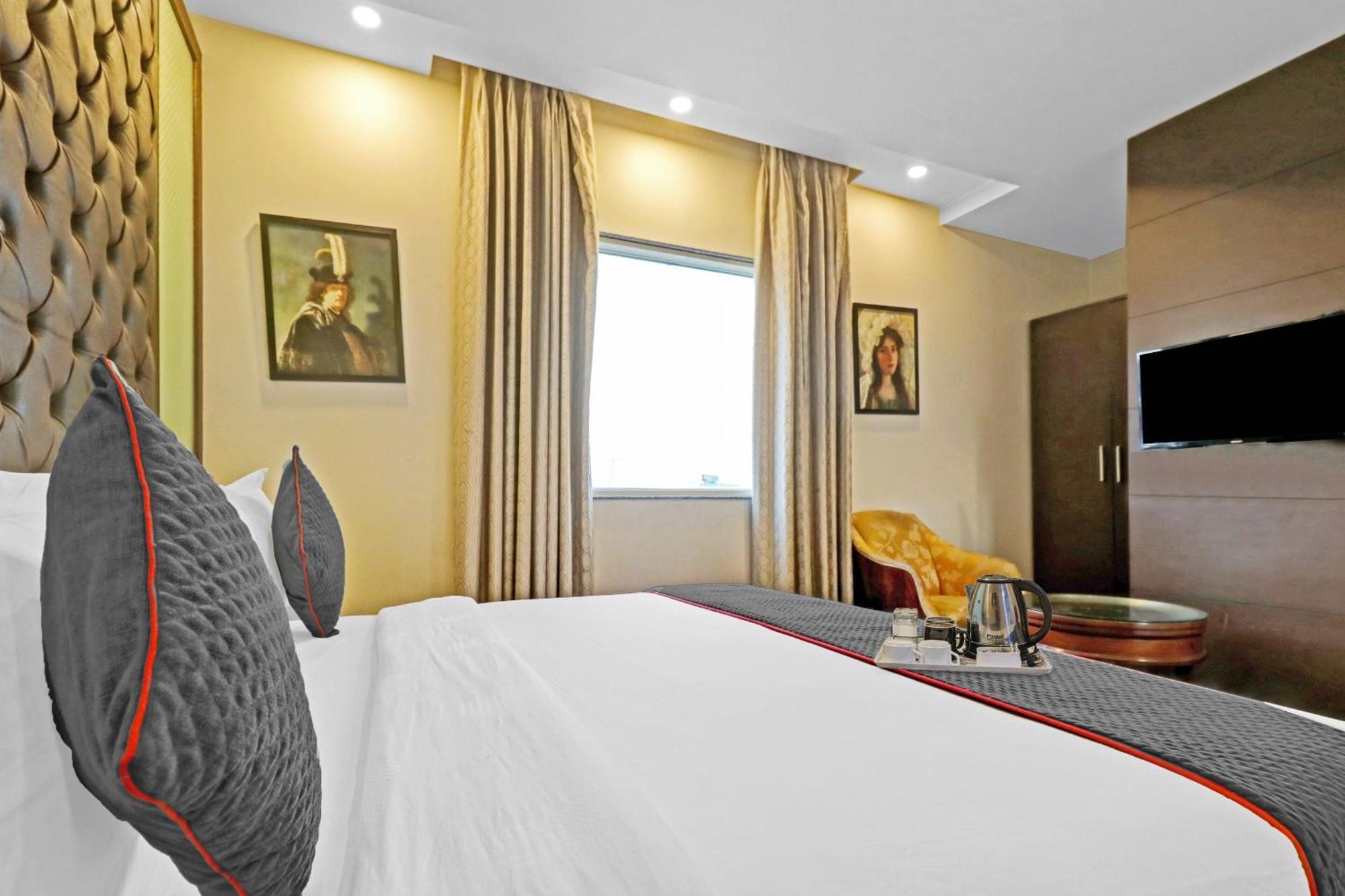 Grand Belwood Near Delhi Airport Hotel 4*