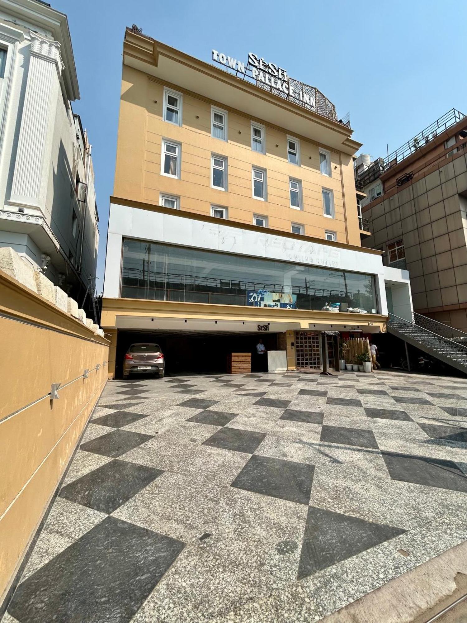 Town Pallace Inn - Hotel In New Delhi