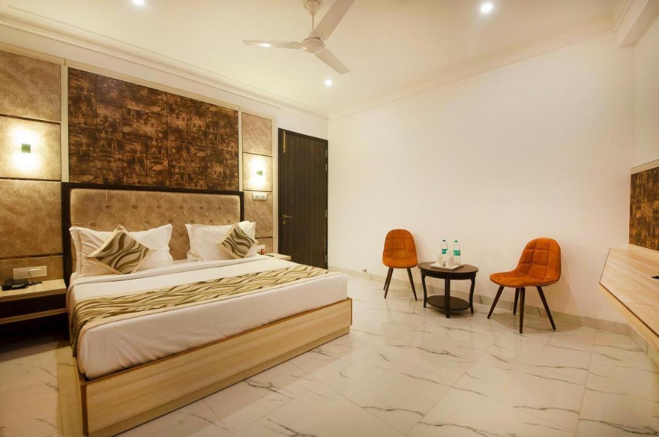 Almora - Near By Delhi International Airport - With Free Airport Pickup And Drop Hotel