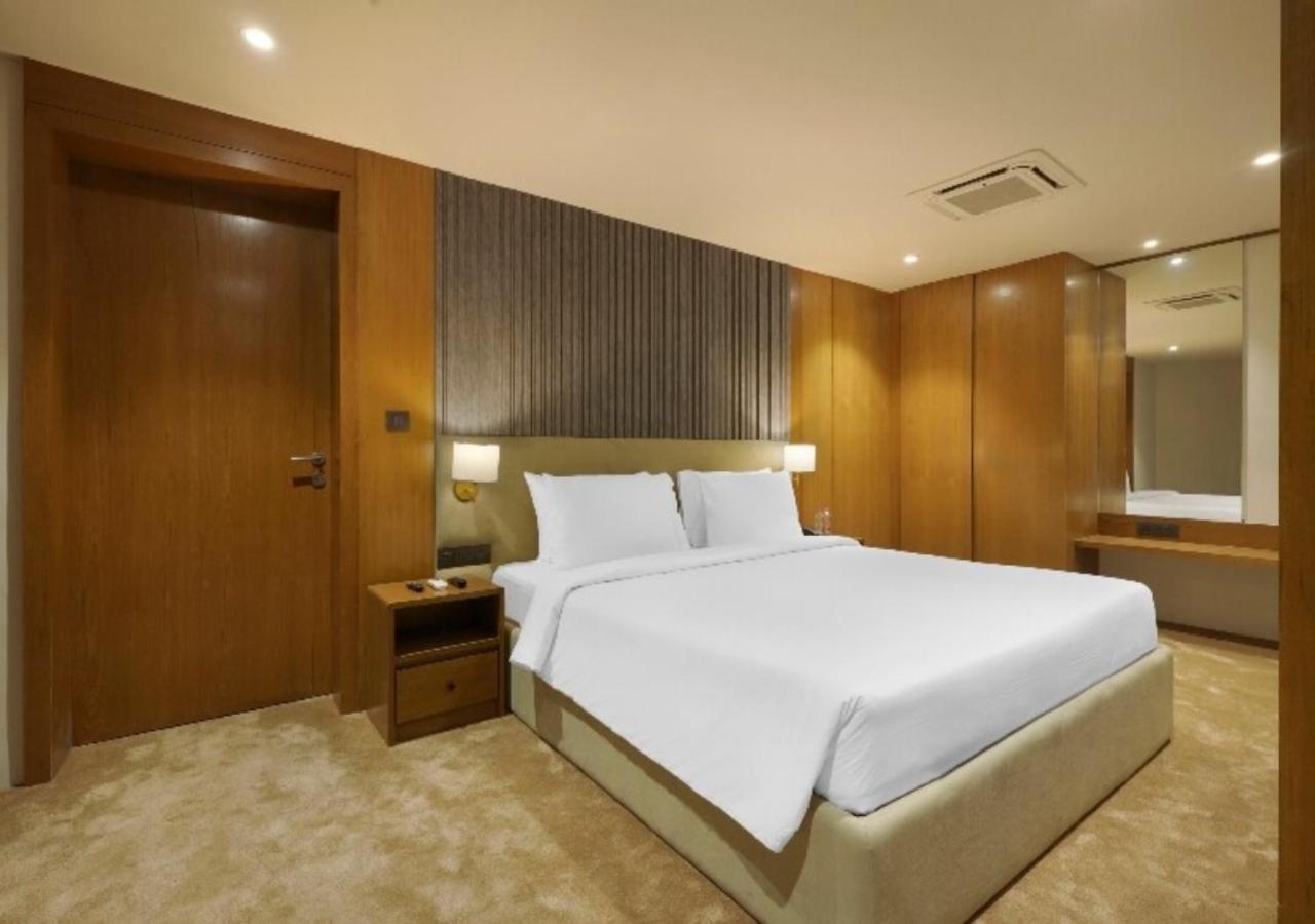 Hotel Empire Near Delhi Airport Nova Deli