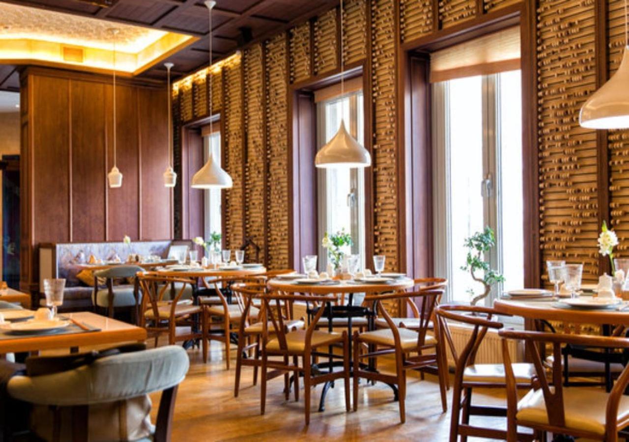 Empire Near Delhi Airport 4*