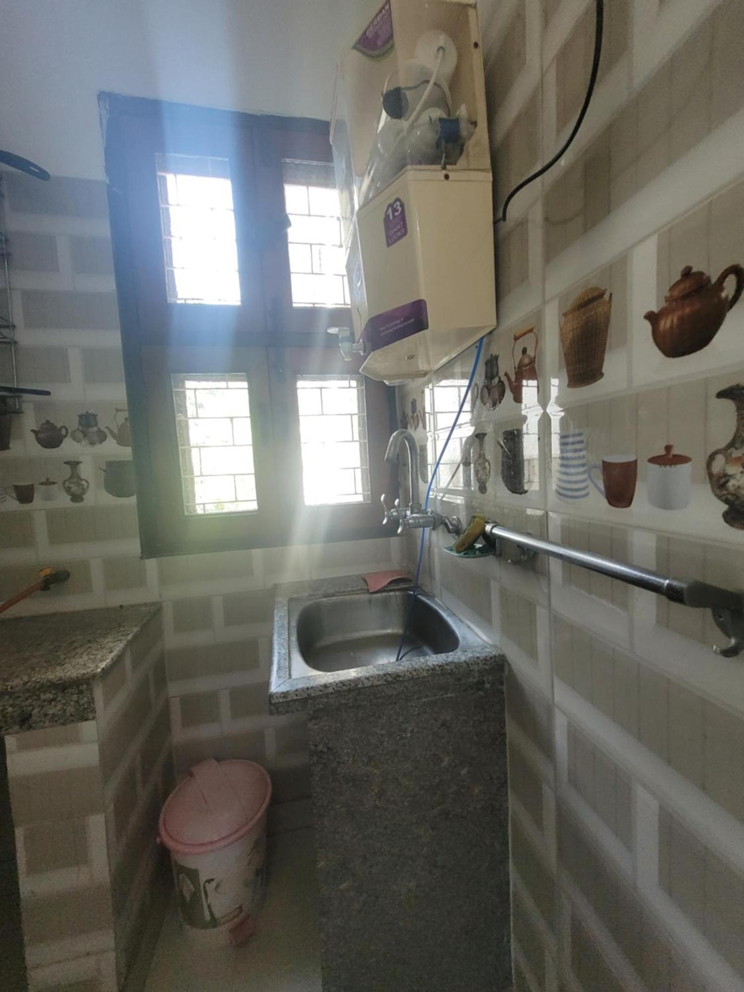 Sleek Retreat With Kitchen L Near Airport *