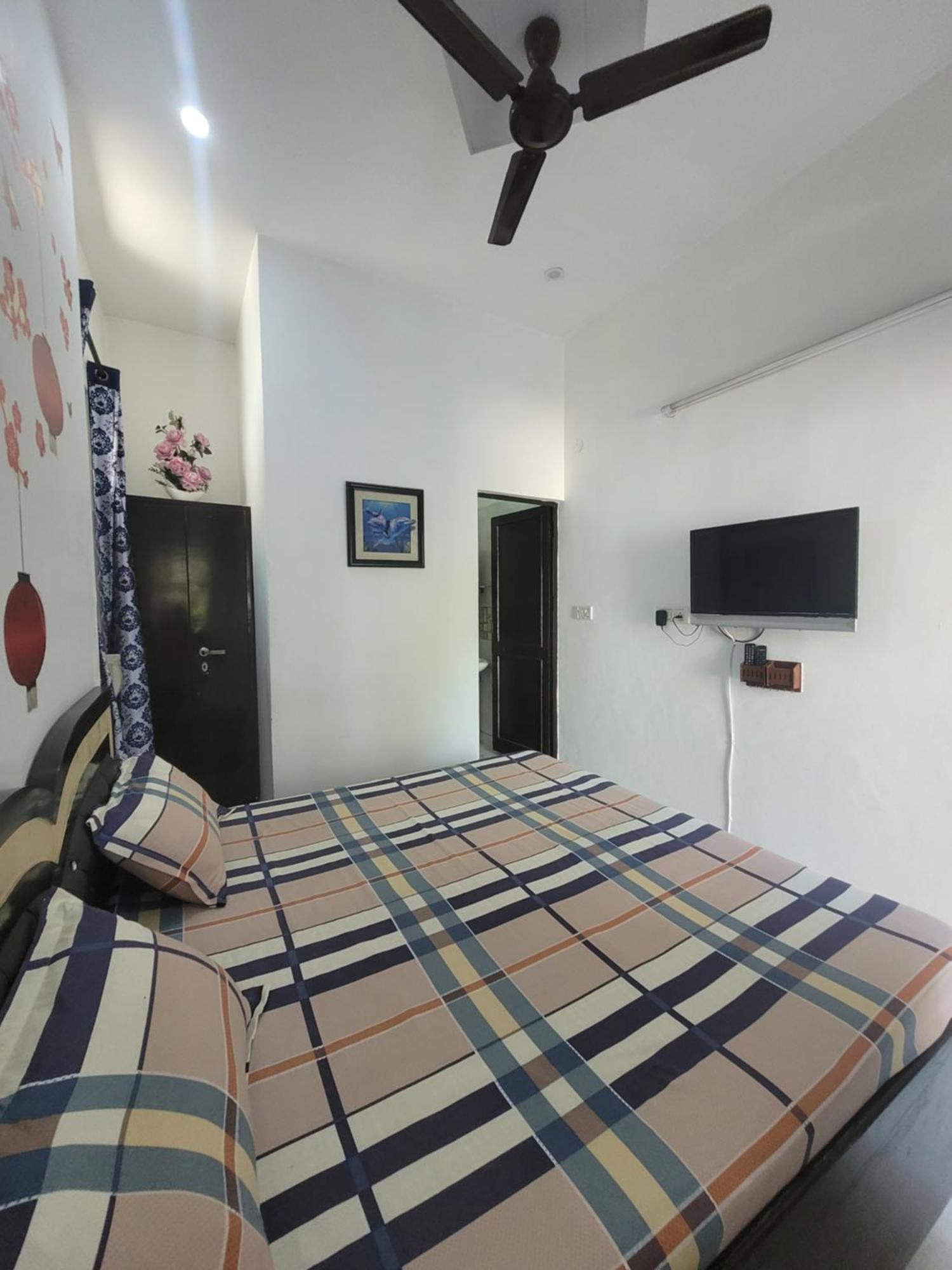 Sleek Retreat With Kitchen L Near Airport * New Delhi