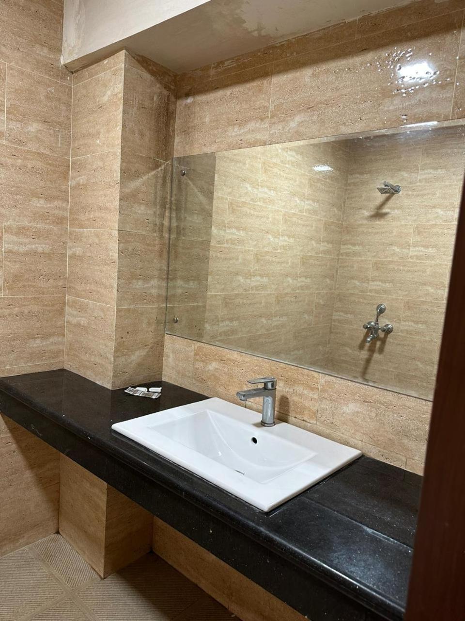 Hotel Amenda Prime Airport Mahipalpur 4*
