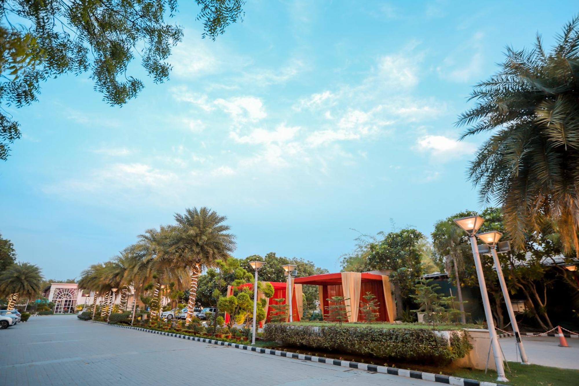 Bel-la Monde Nh8 At 6km From Igi Airport Delhi 4*