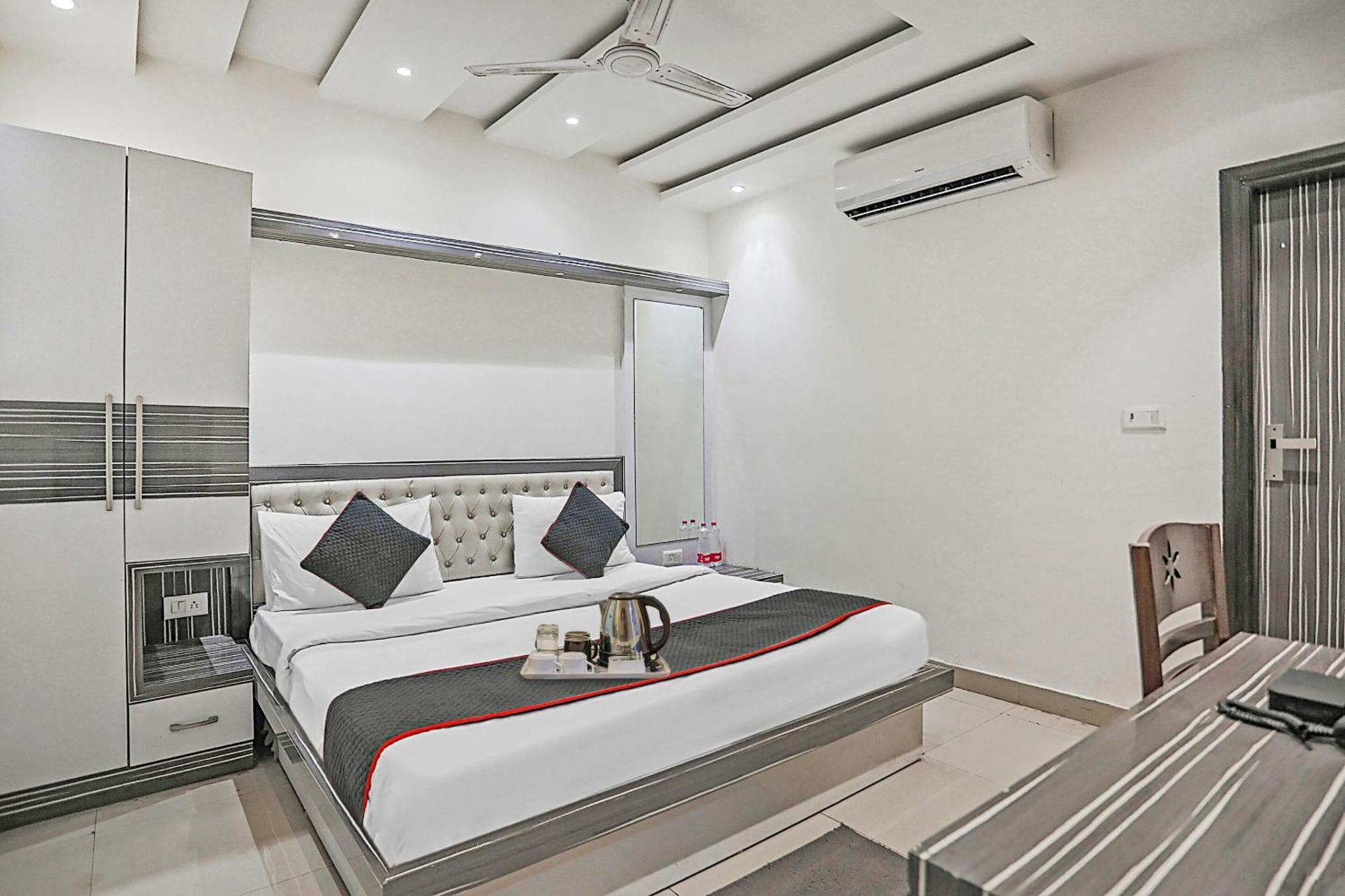 Hotel O S. Gambhir