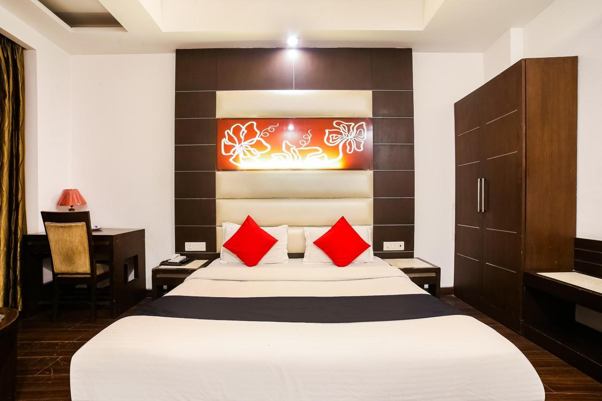 Livasa Near Blk Hospital 3*
