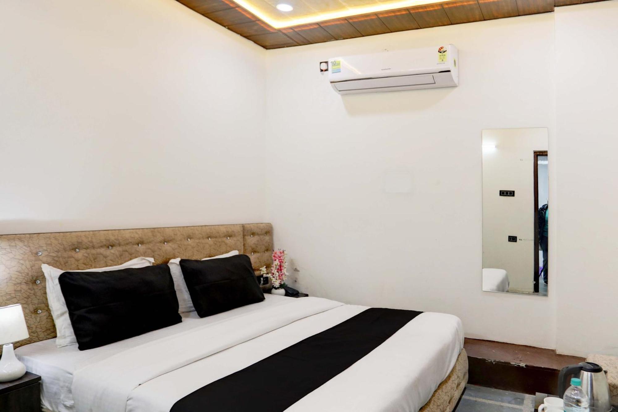 Collection O Park Paradise Hotel 3*