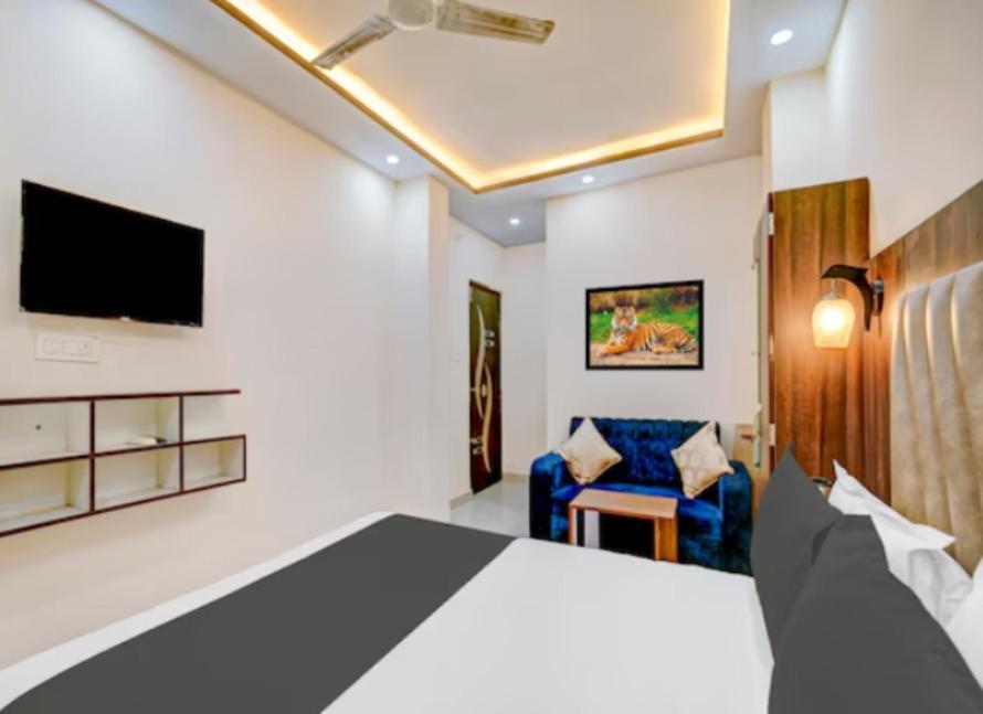 Hotel Bella In Prime Near Delhi International Airport 3*