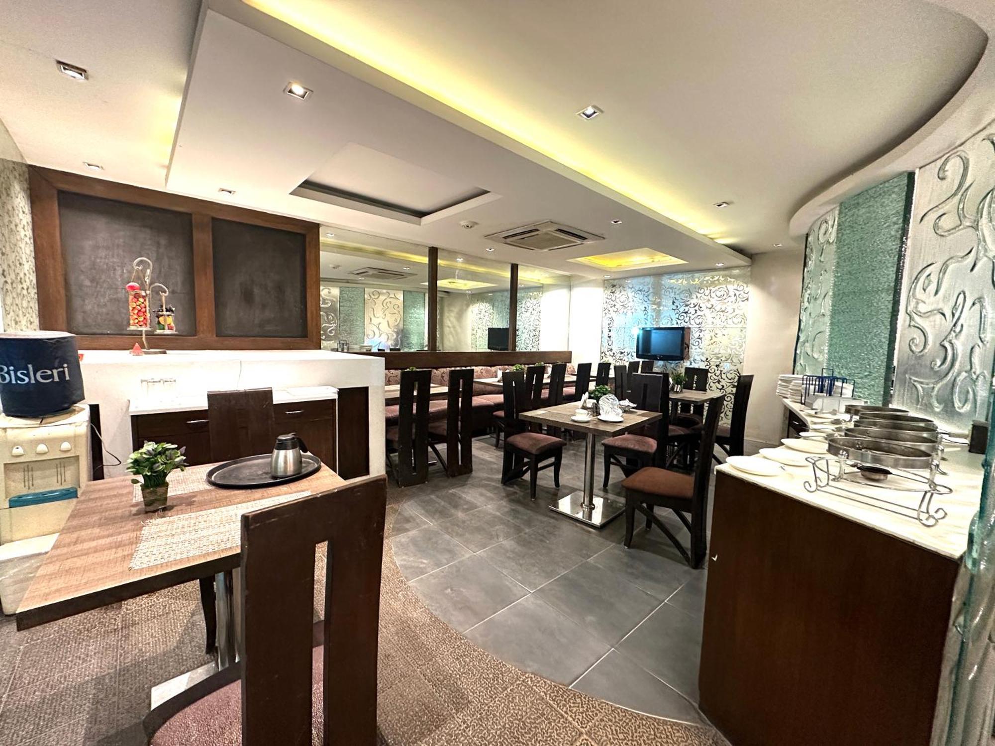At Good Time - Close To Karol Bagh Metro Station And Centre