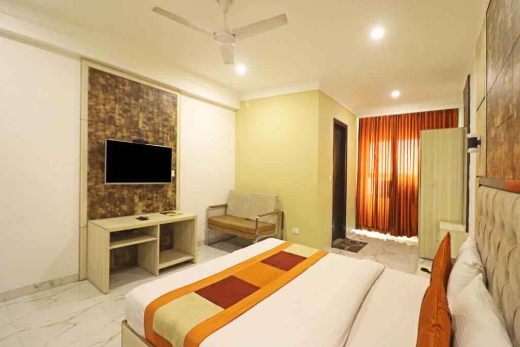 Hotel The Almora International -with Free Airport Transffer 4*