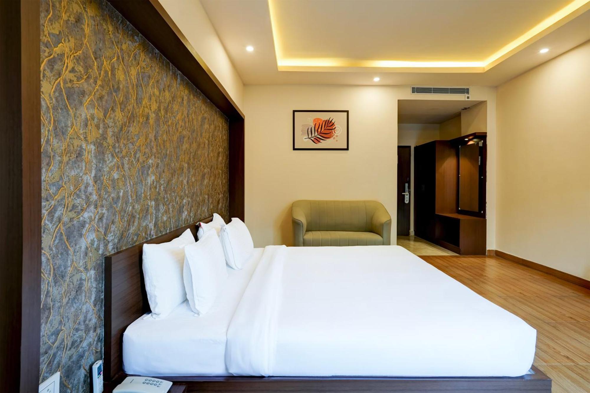 Pacefic Near Delhi Airport Hotel 4*