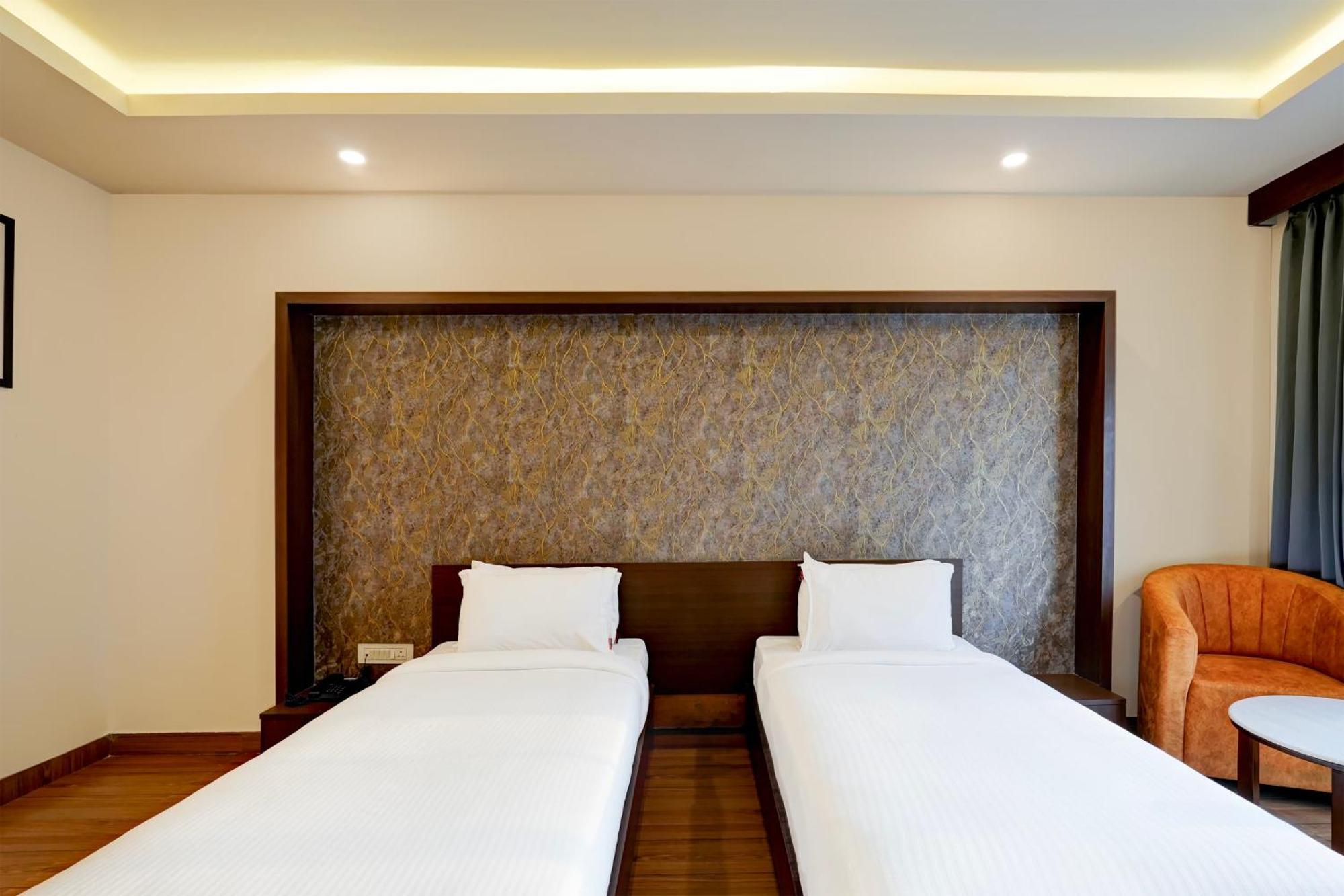 Hotel Pacefic Near Delhi Airport 4*