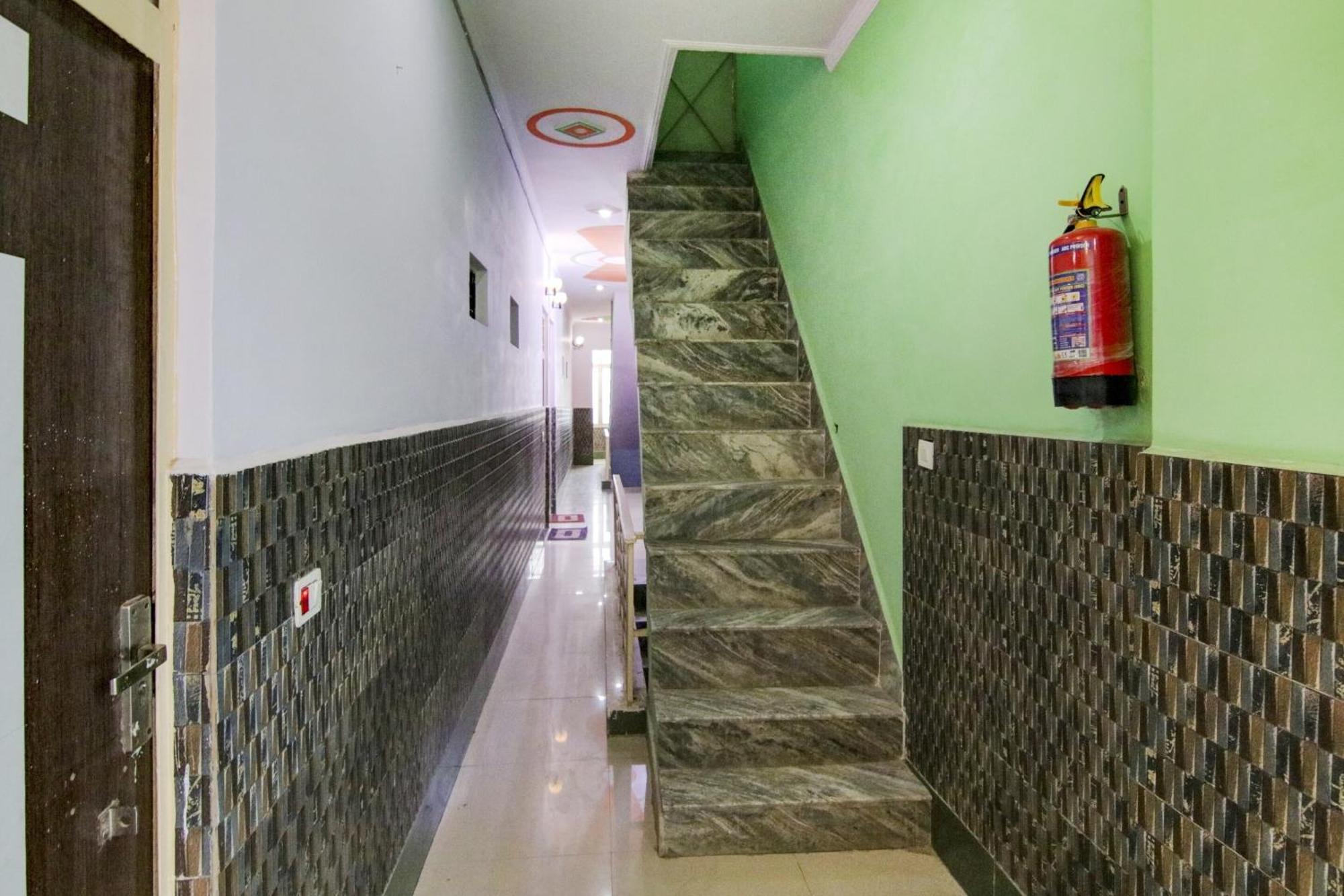 Hotel O S Palace Near Samaypur Badli Metro Station Delhi (National Capital Territory of India)
