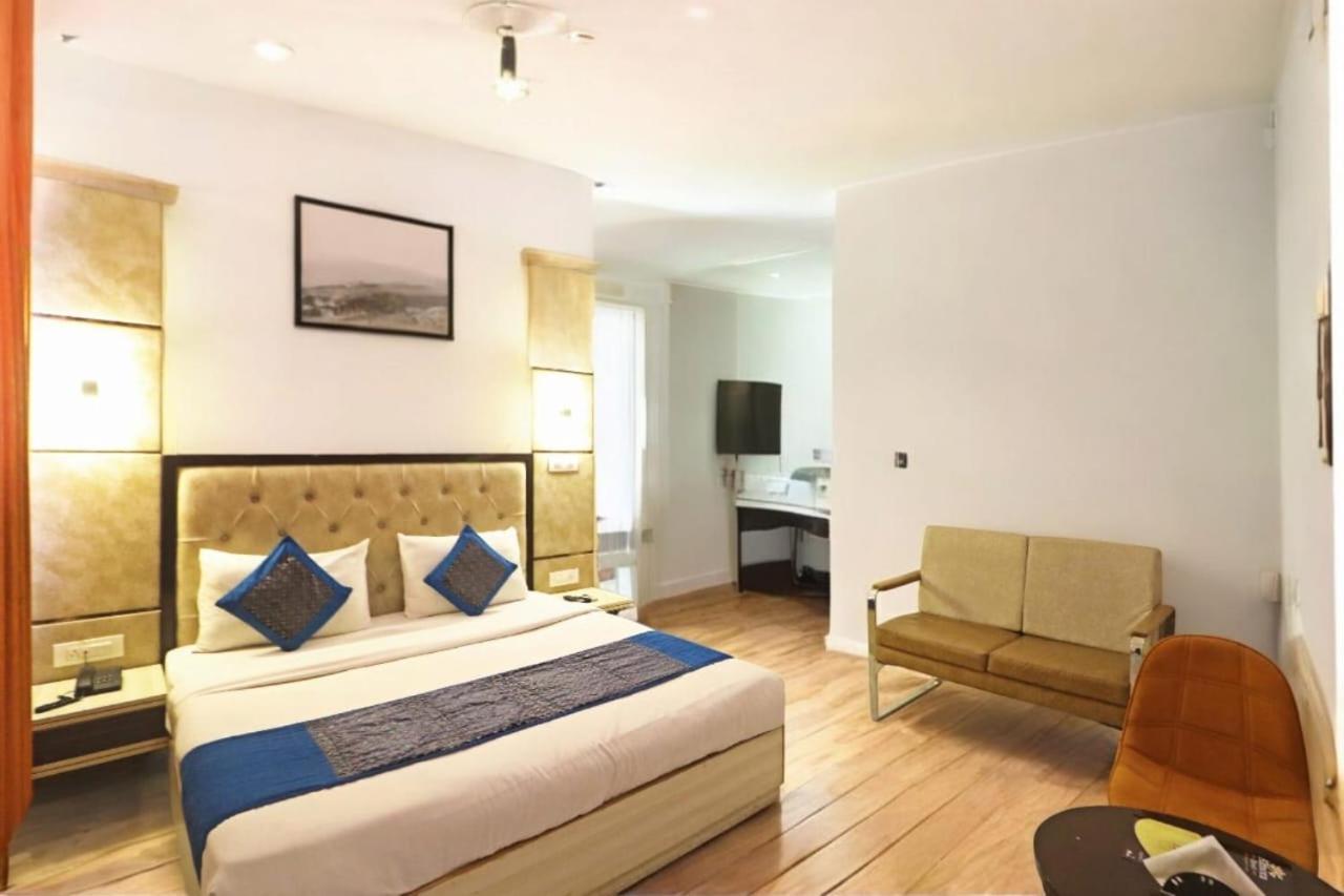 Almora - Near By Delhi International Airport - With Free Airport Pickup And Drop 3*