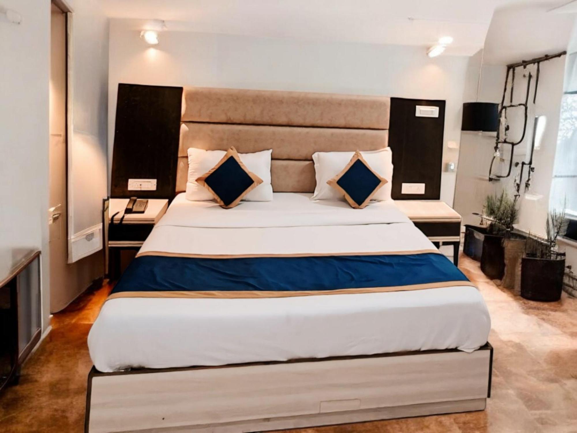 Almora - Near By Delhi International Airport - With Free Airport Pickup And Drop 3* New Delhi
