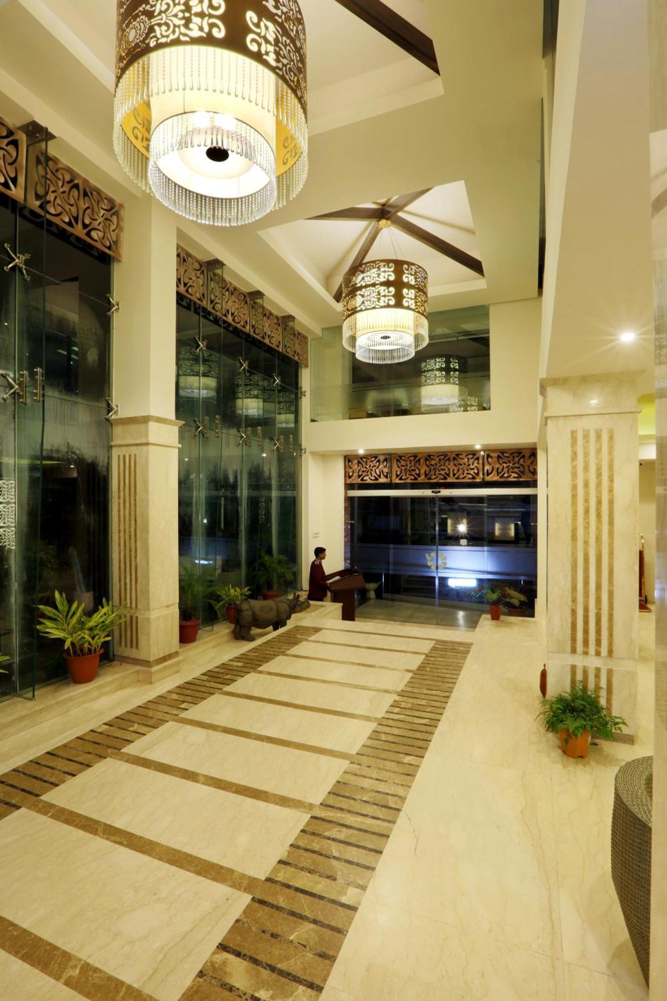 Cardinal Oxmo Delhi Airort 4*