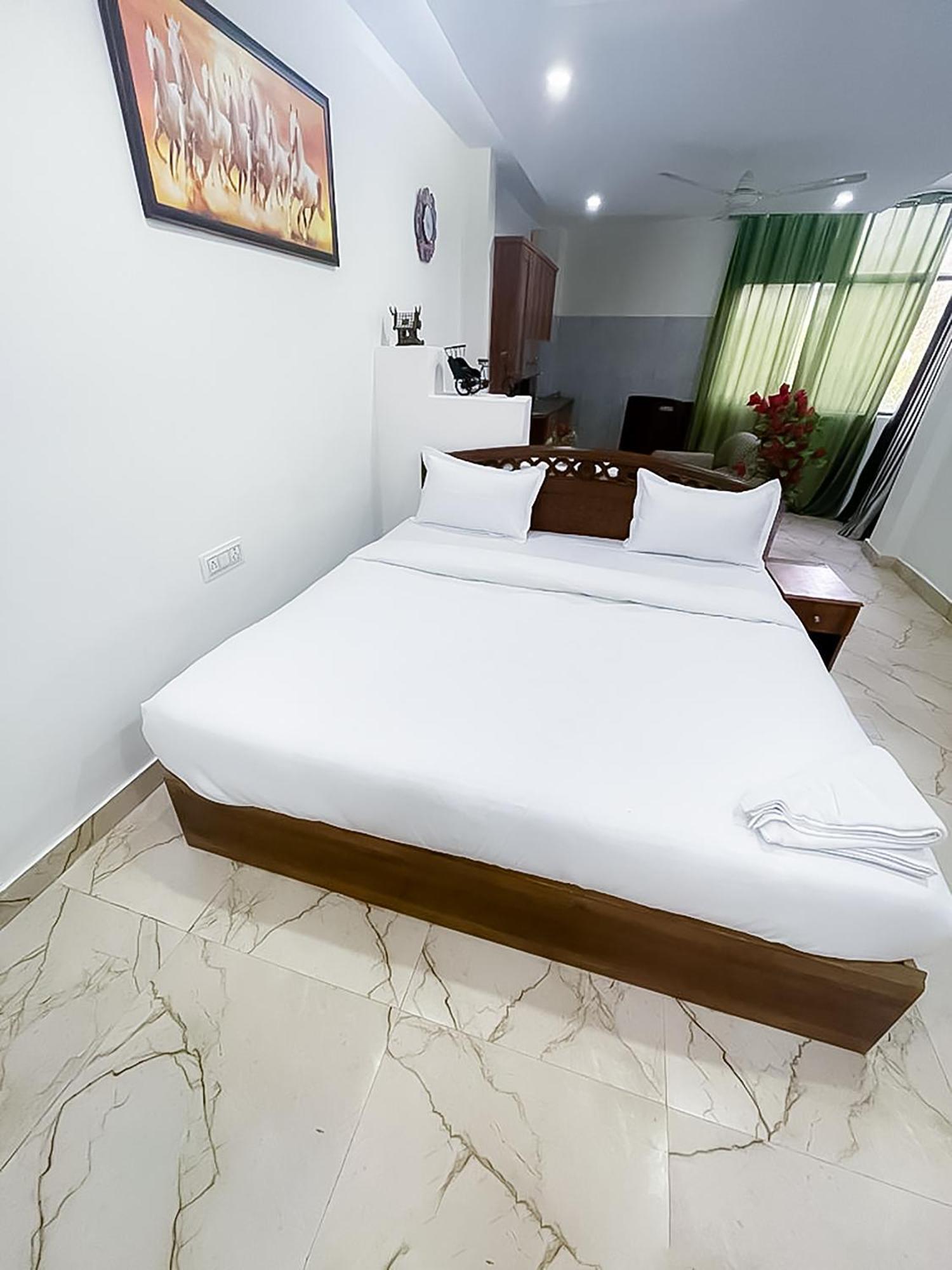 Hauz Khas - Near 4* New Delhi