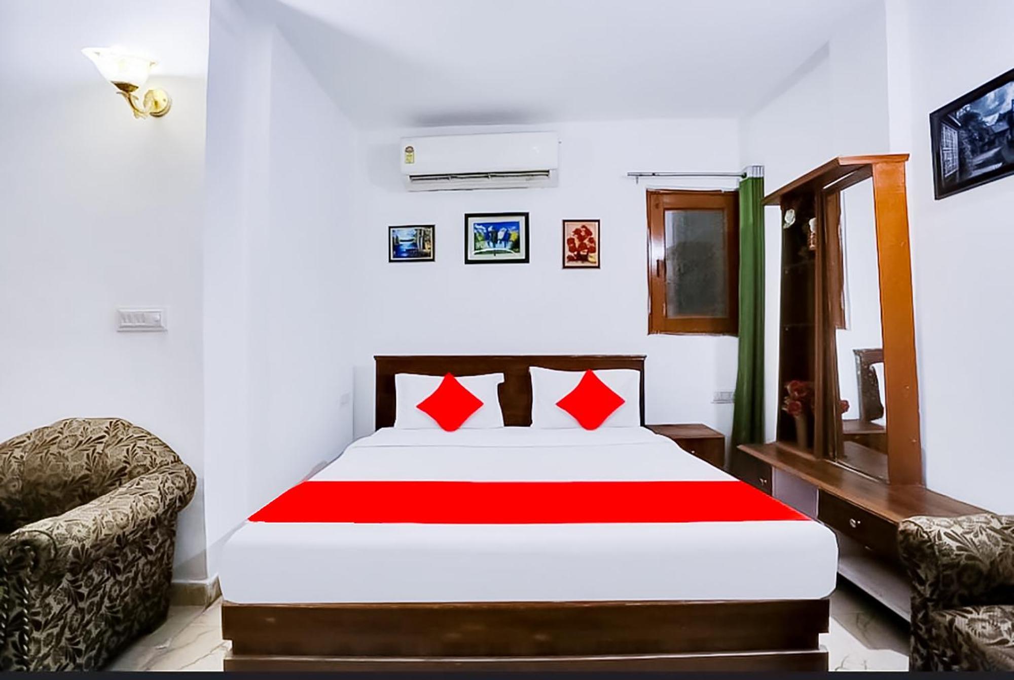 Hauz Khas - Near 4*