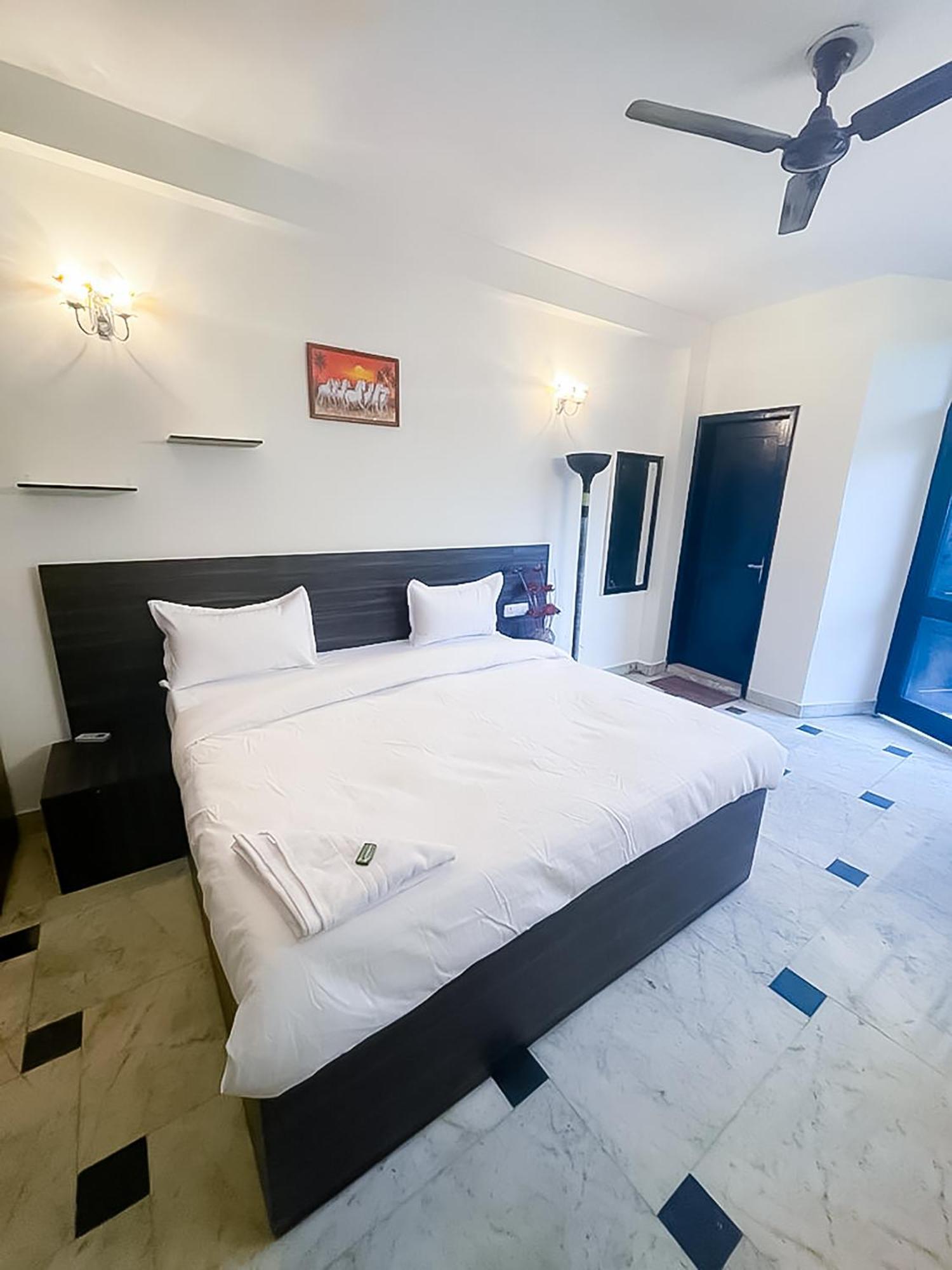Hauz Khas - Near 4*