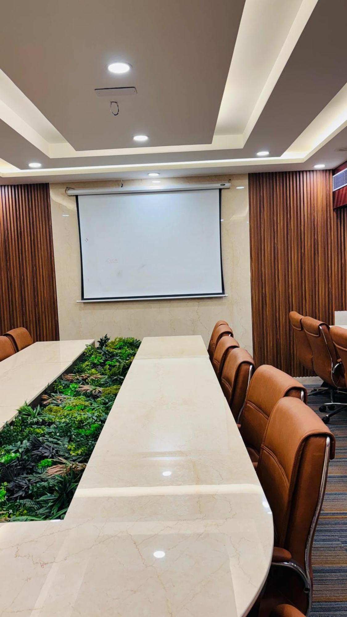 Hotel Shanti Palace Mahipalpur 4*