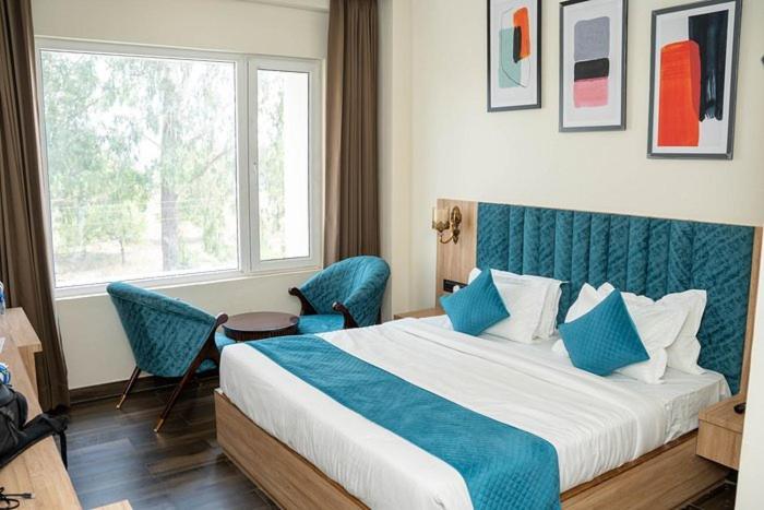 Hotel Glace Near Igi Airport