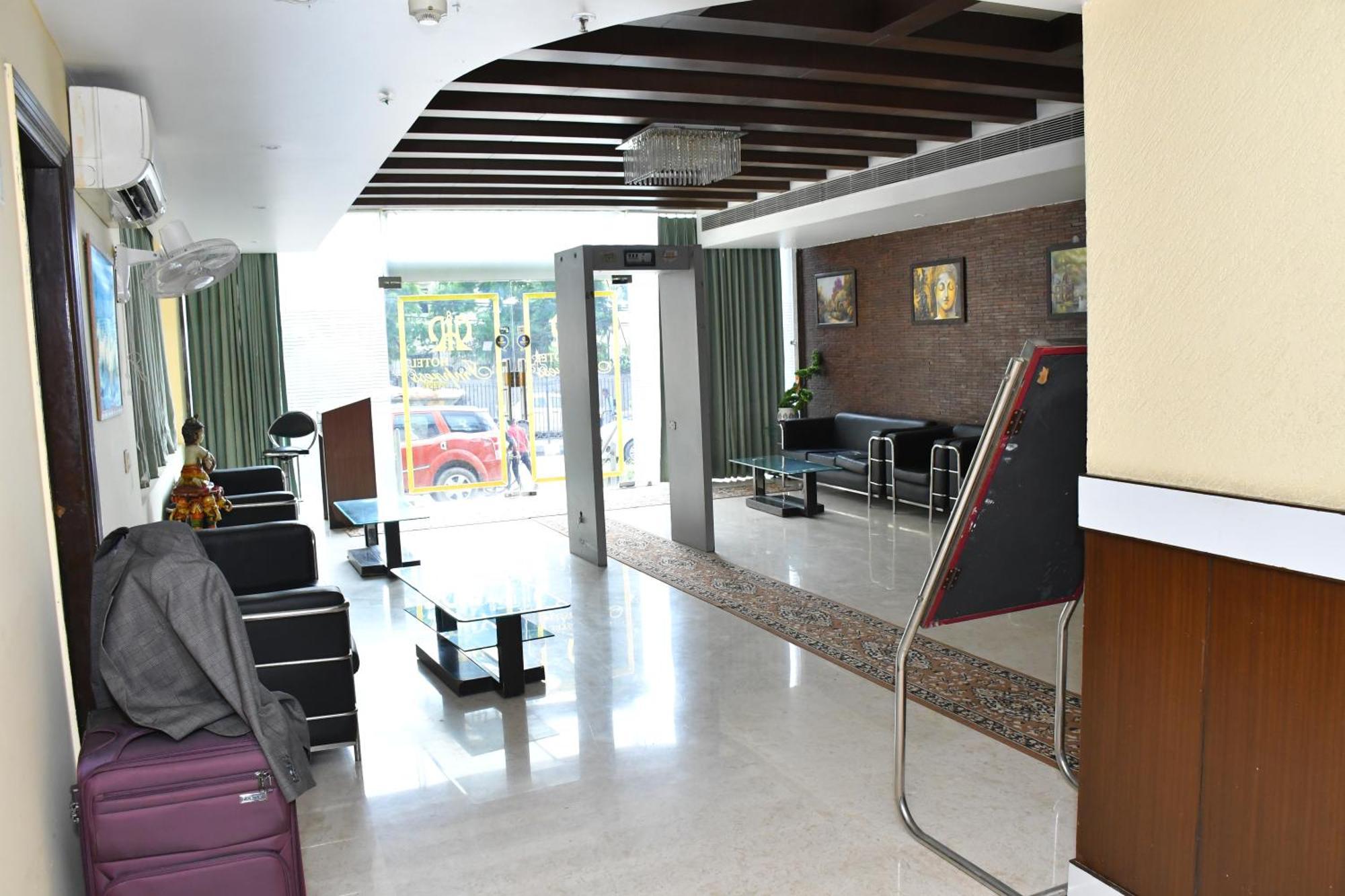 The Impress Near Delhi Airport Hotel 4*