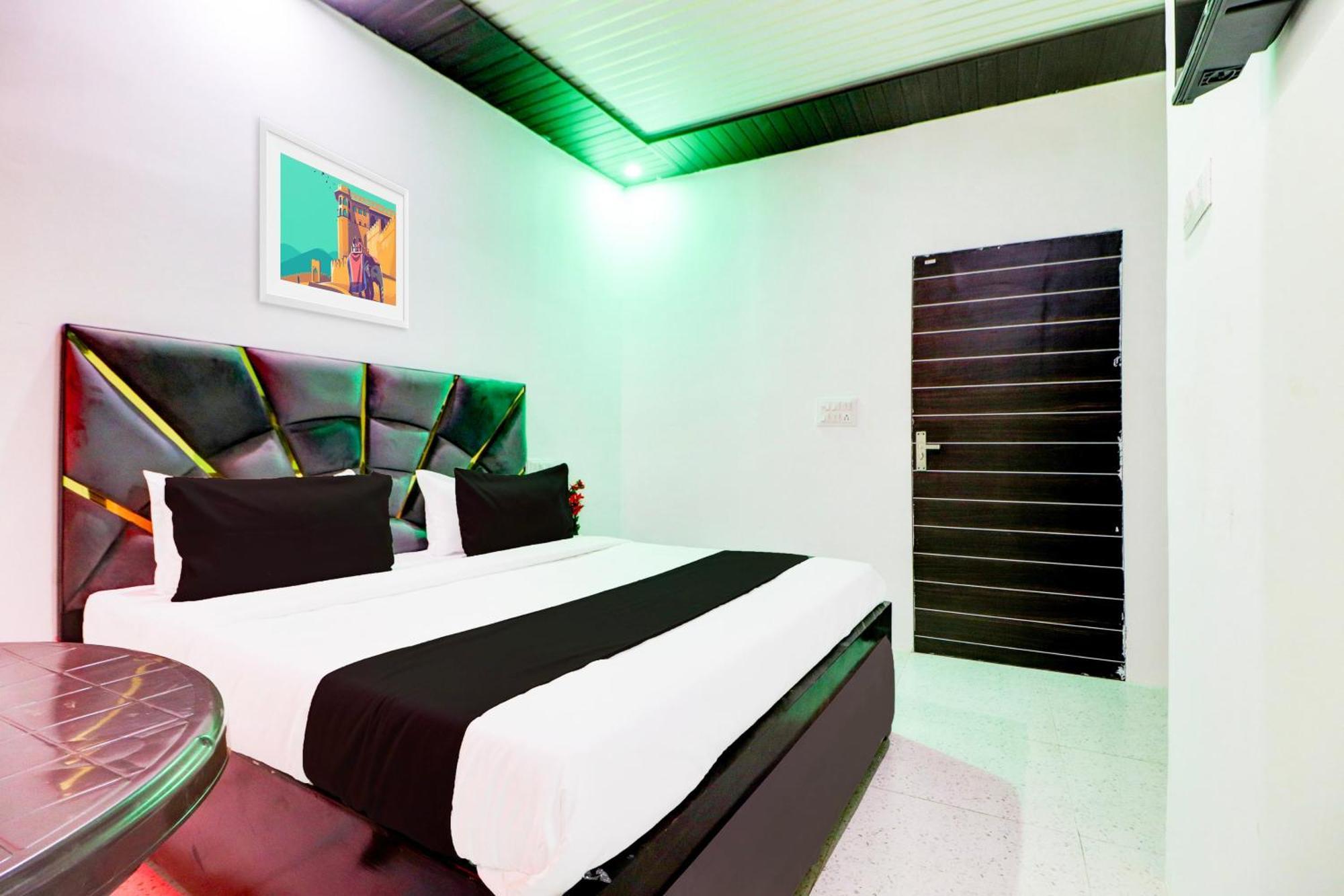 Hotel O Moon Light Delhi (National Capital Territory of India)