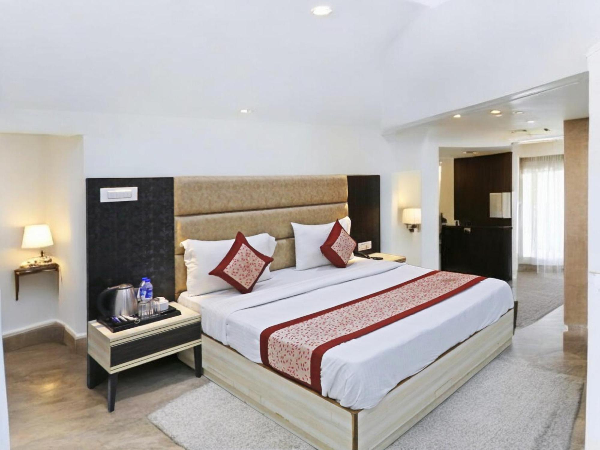 Almora - Near By Delhi International Airport - With Free Airport Pickup And Drop Hotel New Delhi