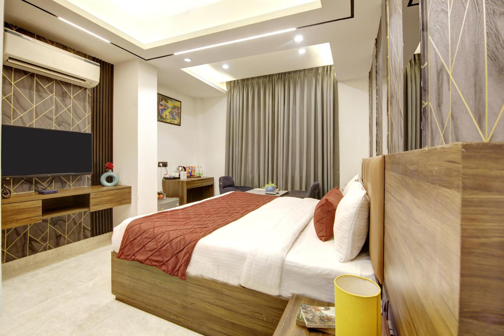 Armani-modern 2* New Delhi