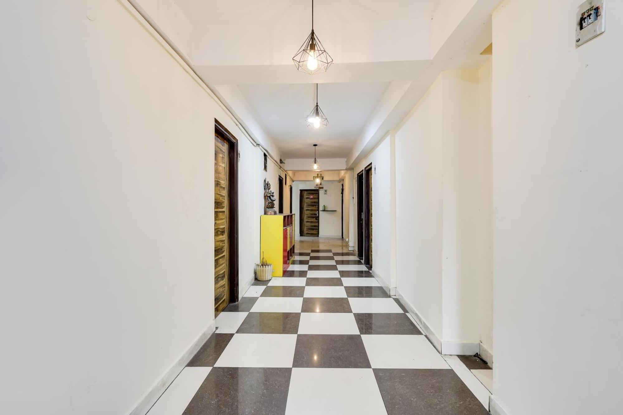 O Palam Hotel 3*