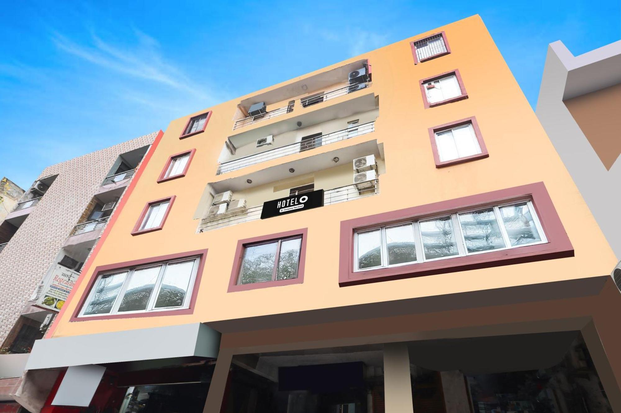 Hotel O Palam 3*