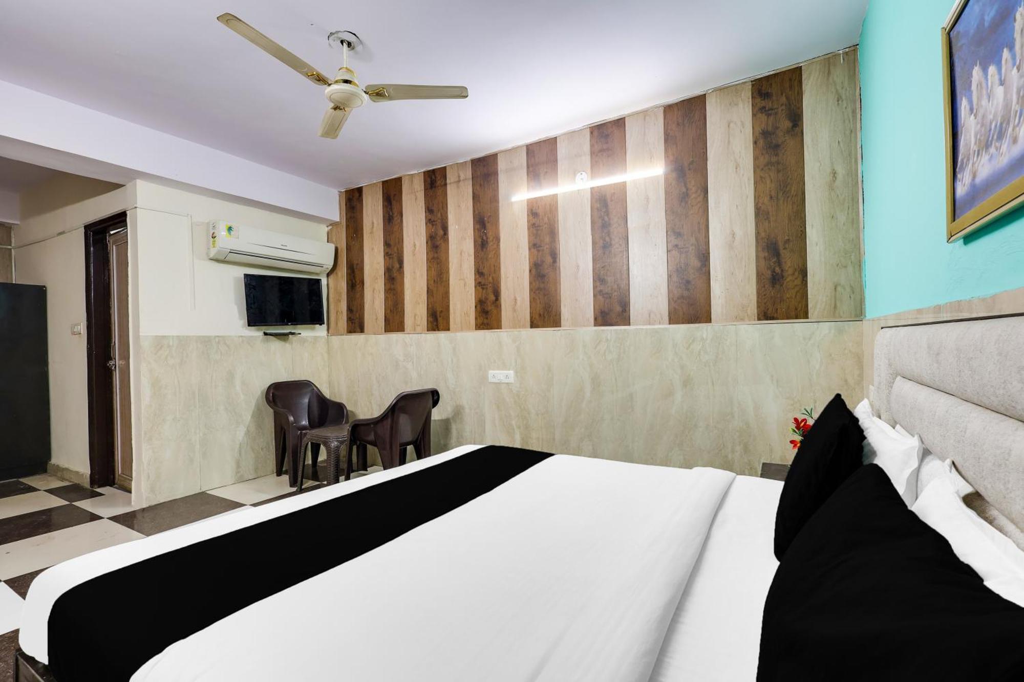 O Palam Hotel 3*