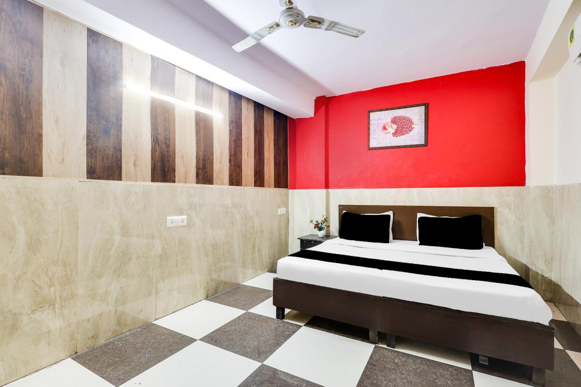 O Palam Hotel 3*