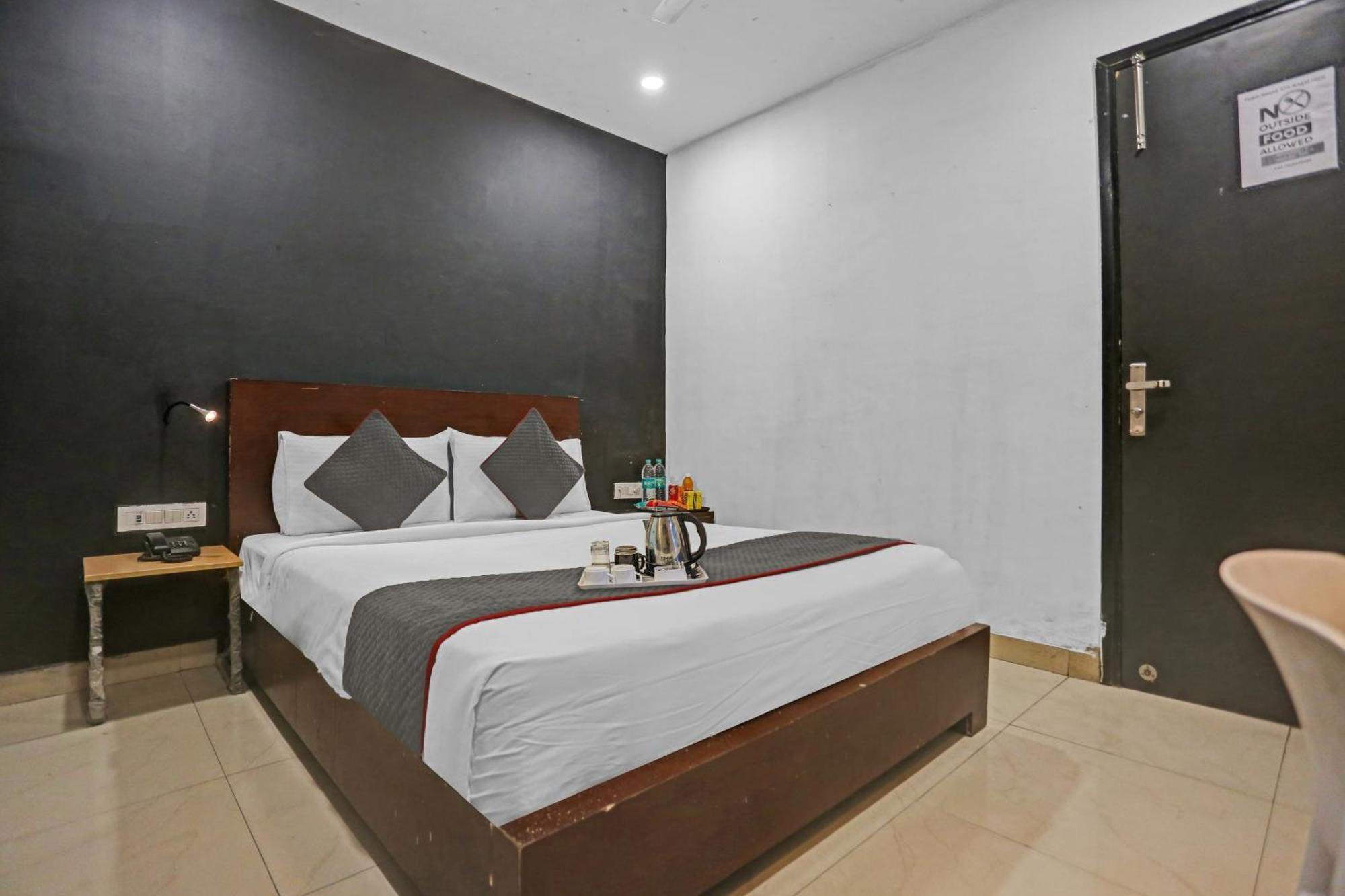 Townhouse Nangal Raya Pankha Road Hotel 4*