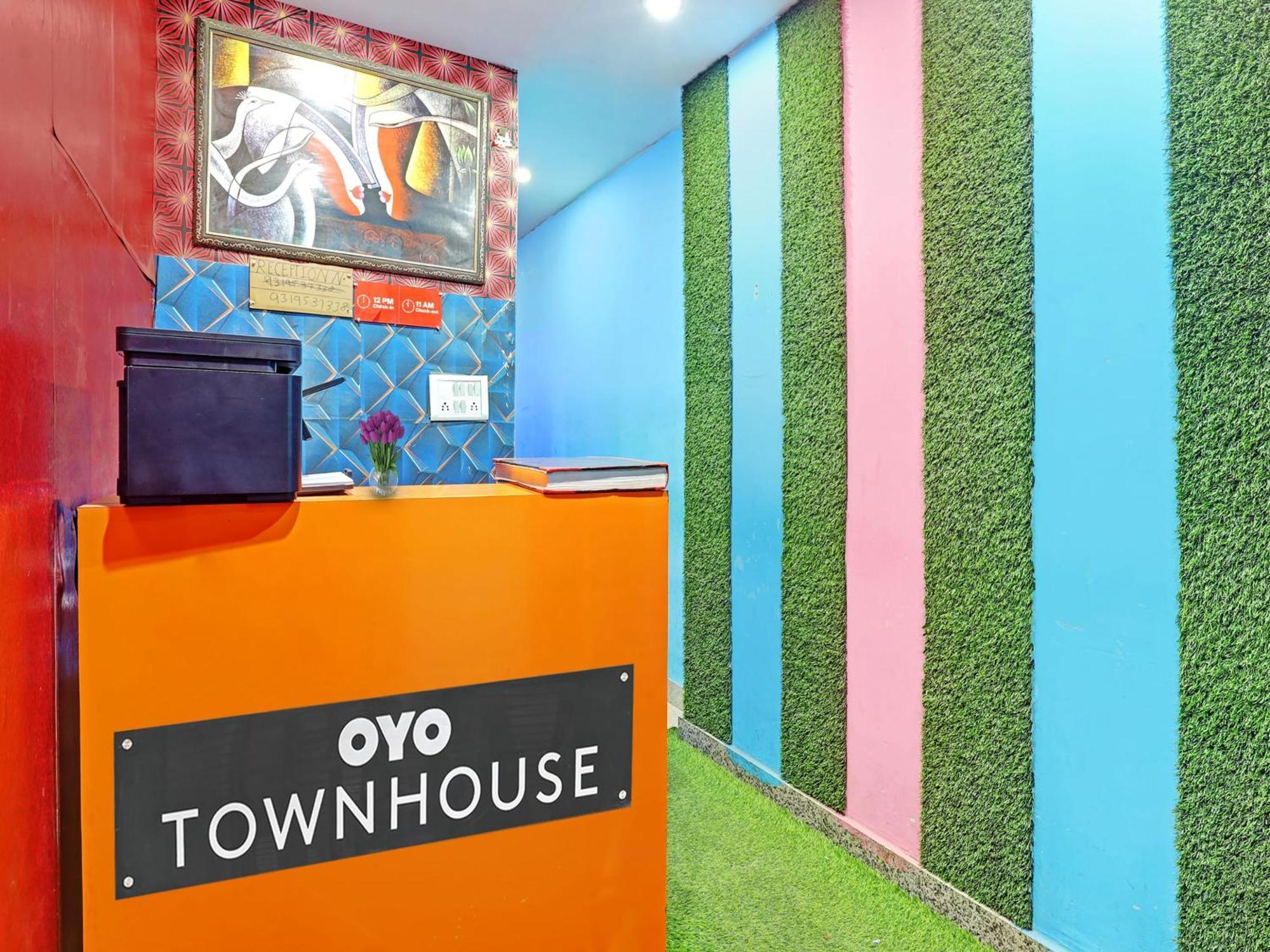 O Small Town Hotel