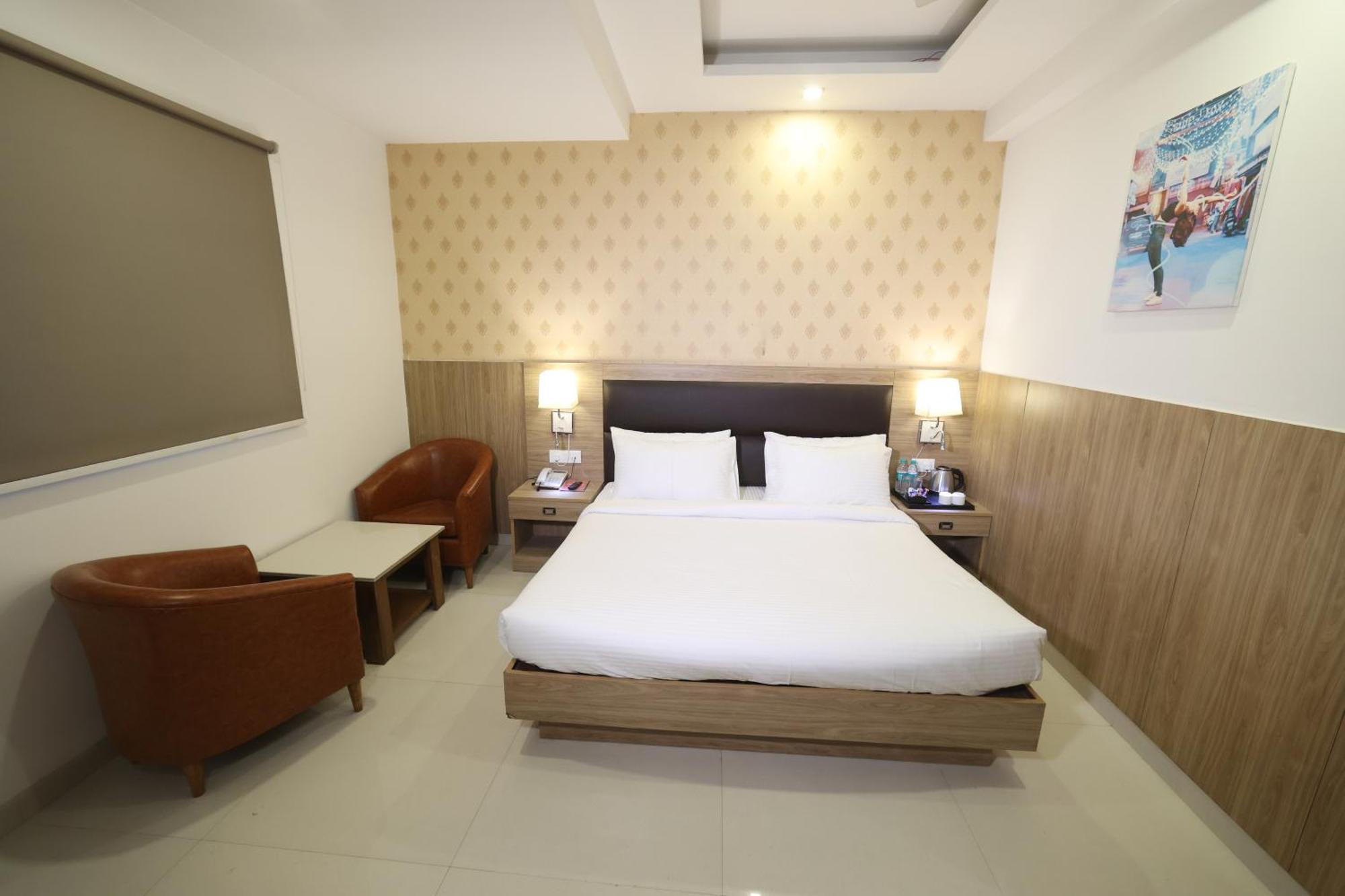 Elevate - With Complimentary Pickup Or Drop Near Delhi Airport 4* New Delhi