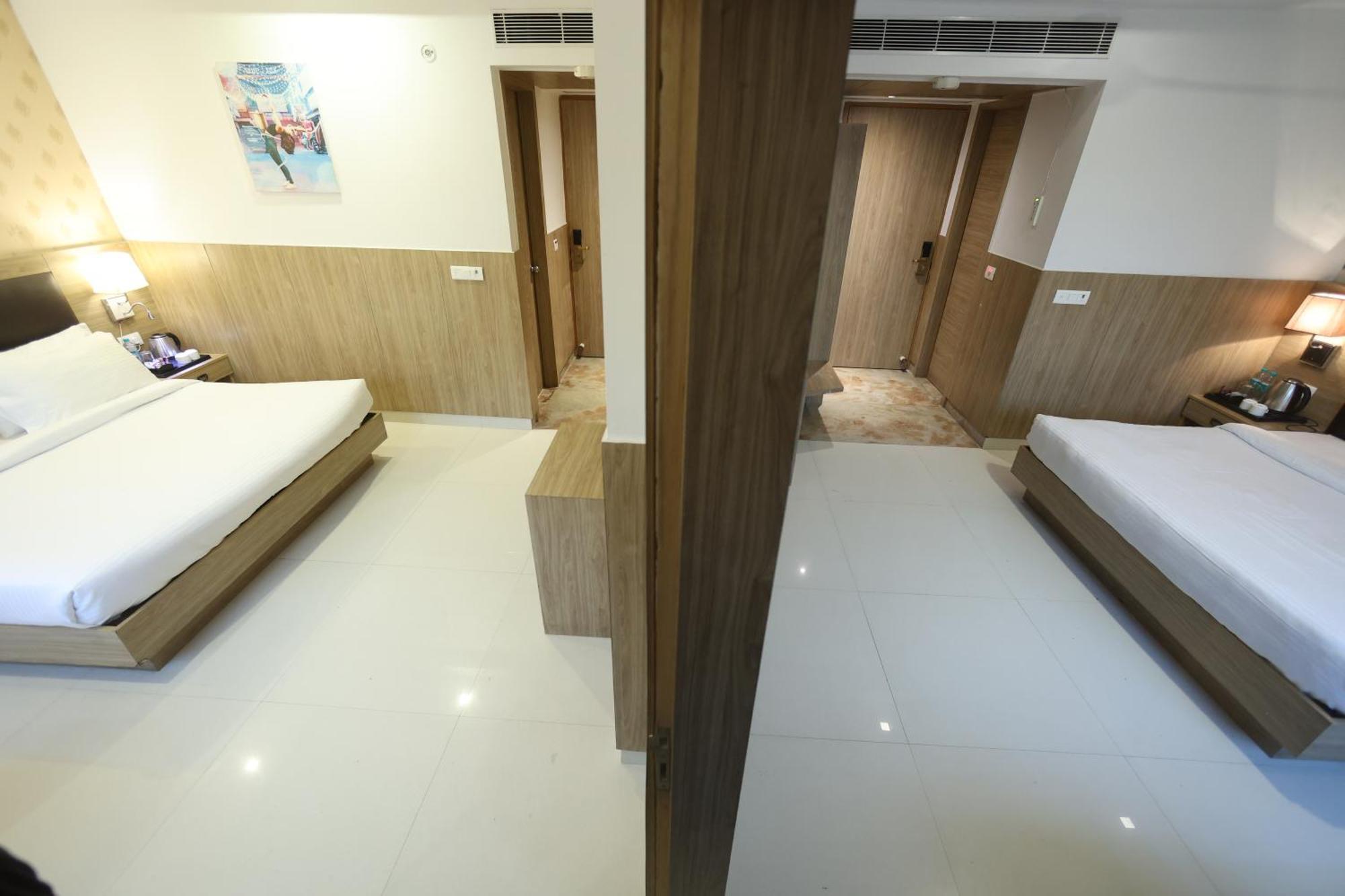 Elevate - With Complimentary Pickup Or Drop Near Delhi Airport 4* New Delhi